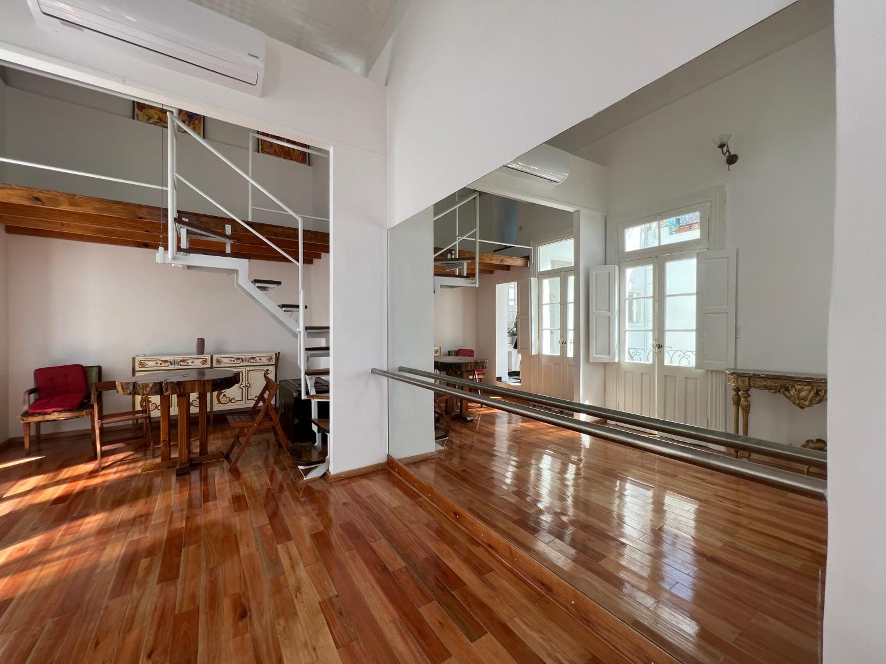 Enchanting townhouse loft in heart of San Telmo
