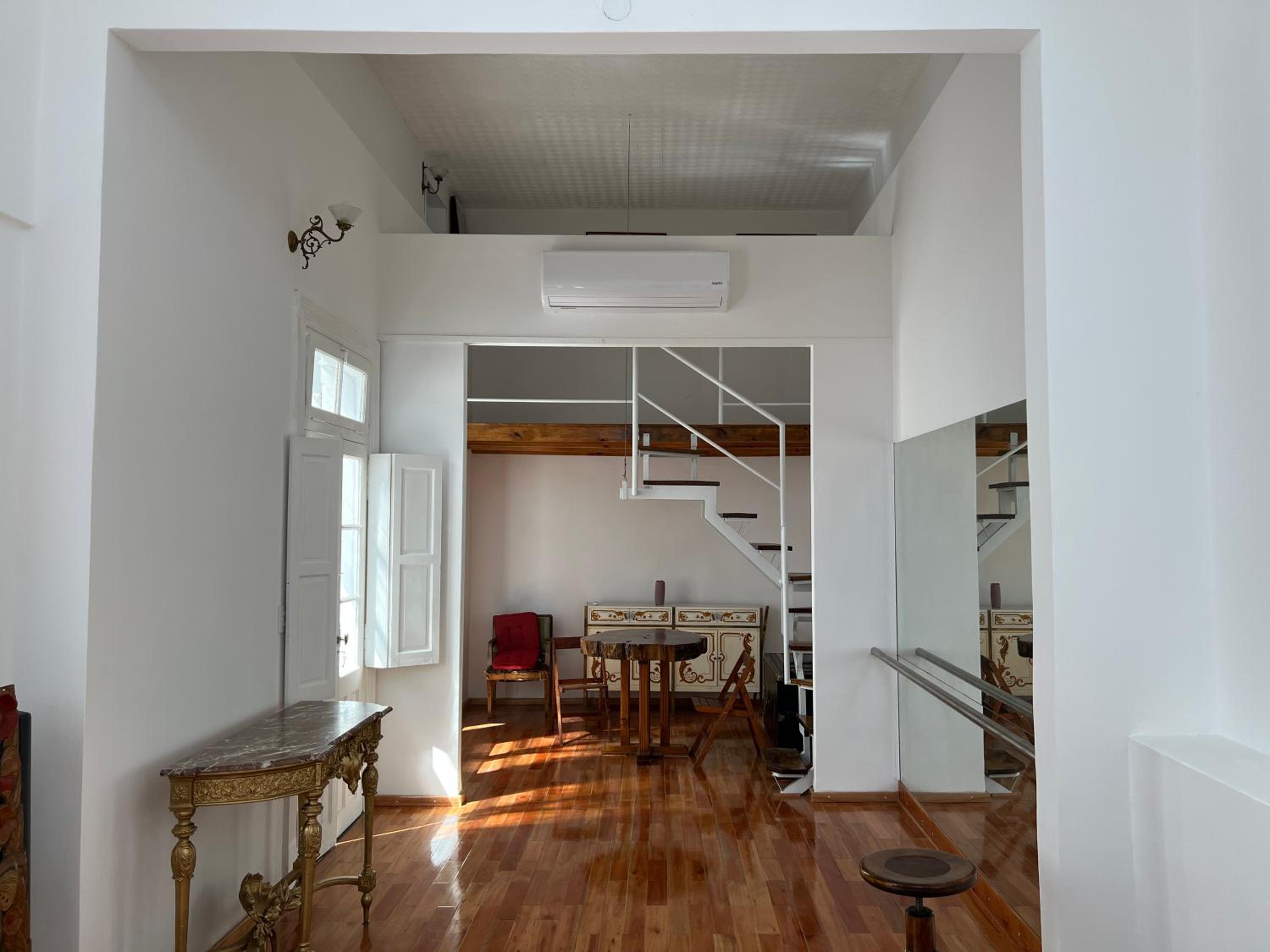 Enchanting townhouse loft in heart of San Telmo