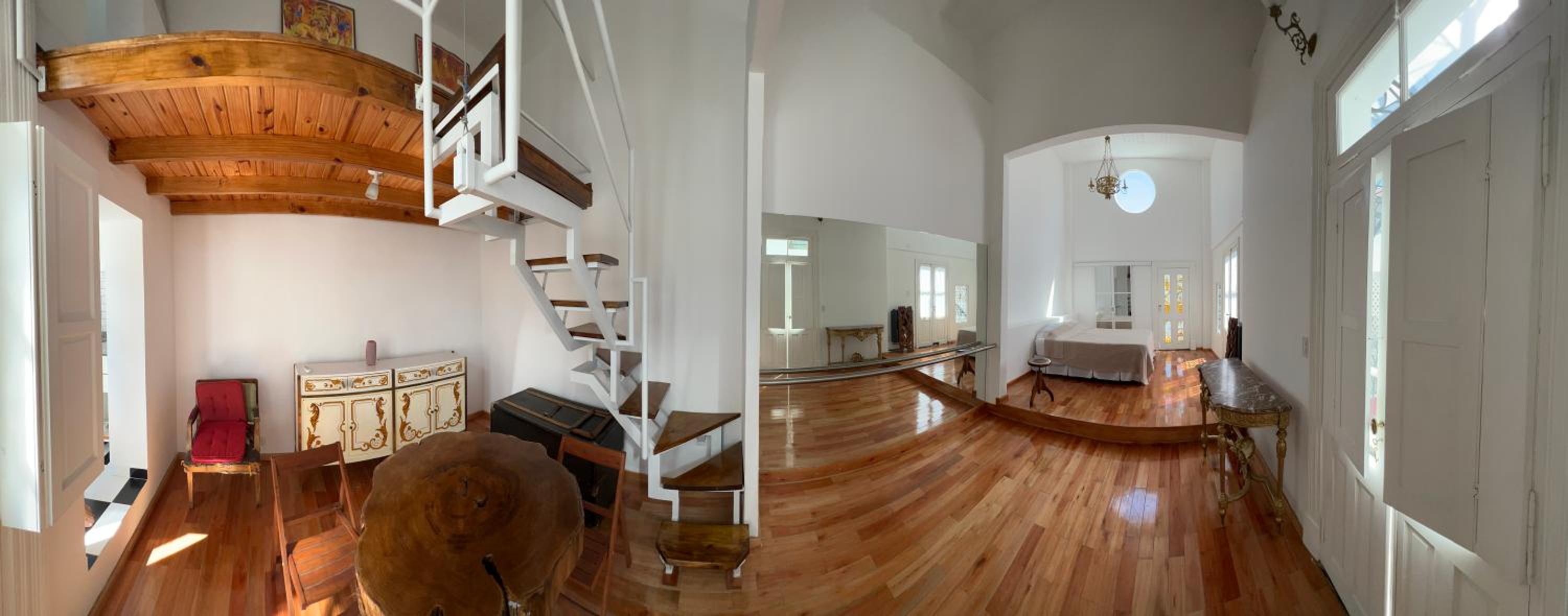 Enchanting townhouse loft in heart of San Telmo