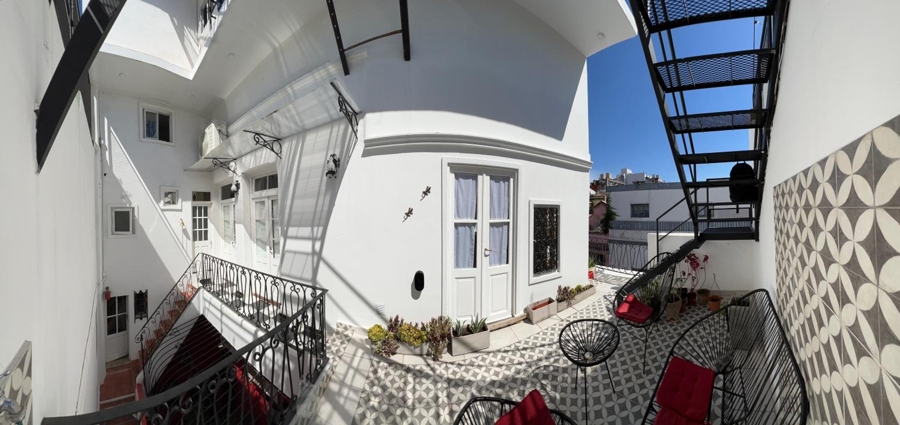 Enchanting townhouse loft in heart of San Telmo