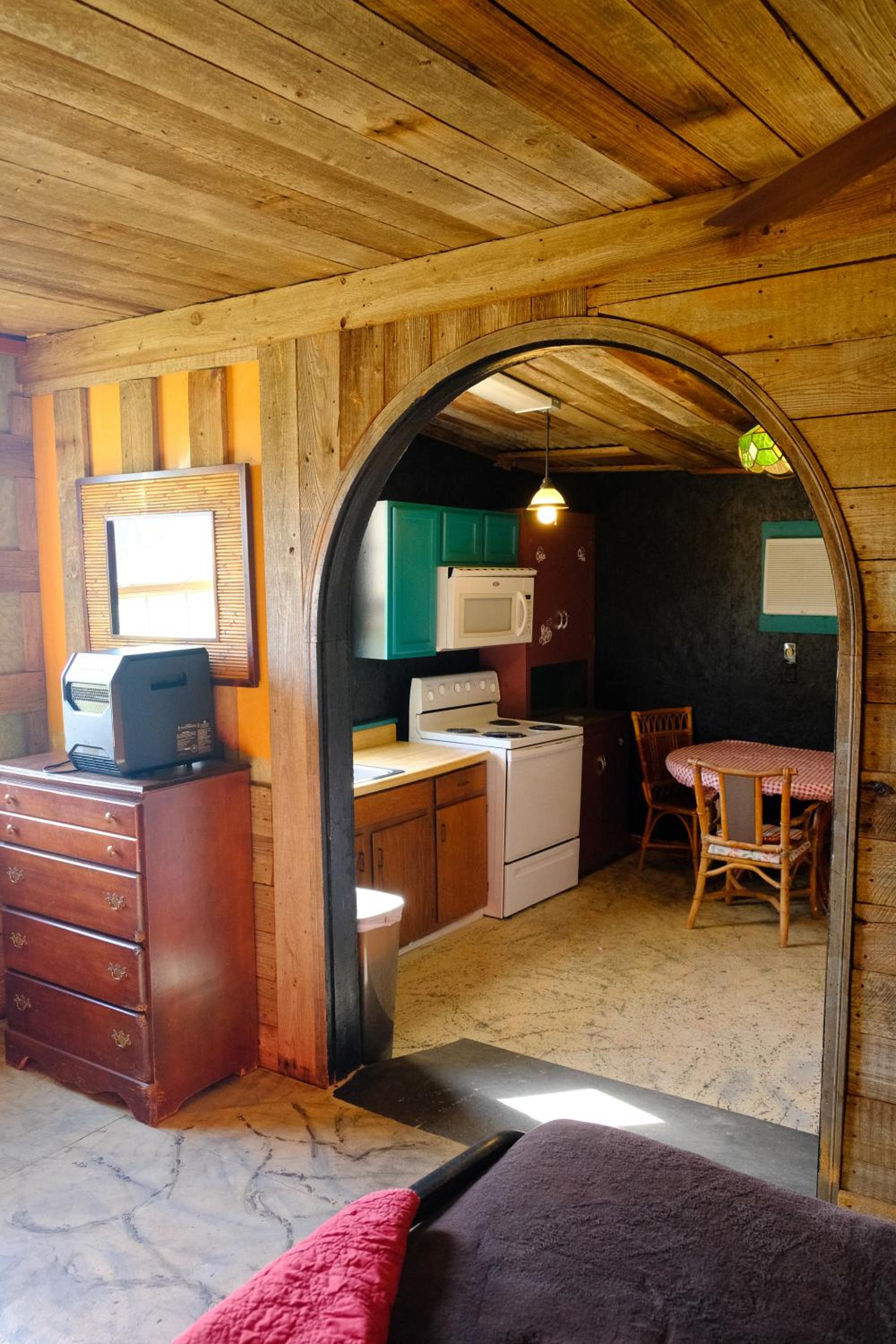 That 70s Cabin Yellow Rose Canyon view 3