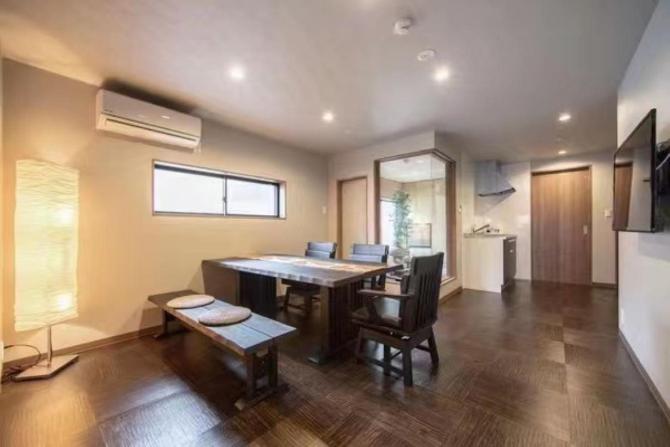 Samurai Suite 1 , 15mins from Kyoto Eki , 5 mins to Arashiyama view 2
