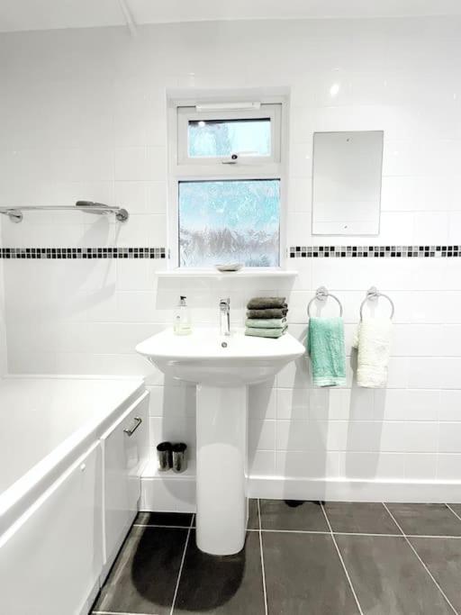White Eden - explore Cornwall from a comfy central appartment view 4