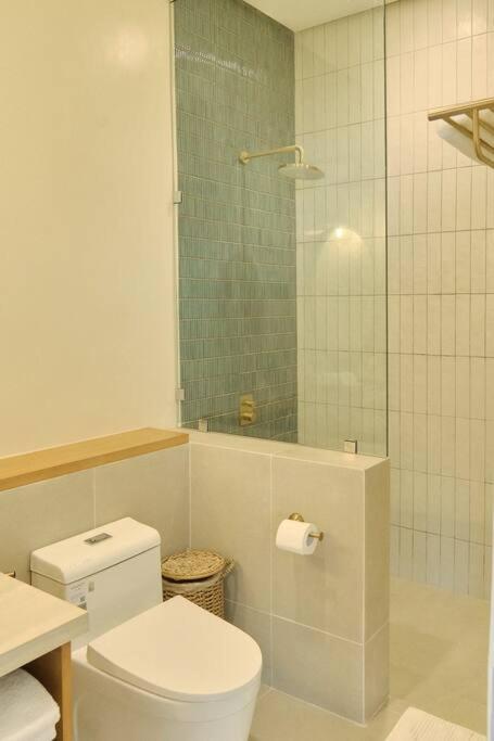 Alesea Baroro, La Union, Private Modern Villa with Pool, Jacuzzi, Beachfront View