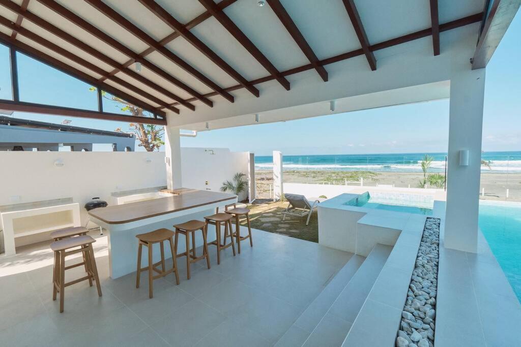 Alesea Baroro, La Union, Private Modern Villa with Pool, Jacuzzi, Beachfront View