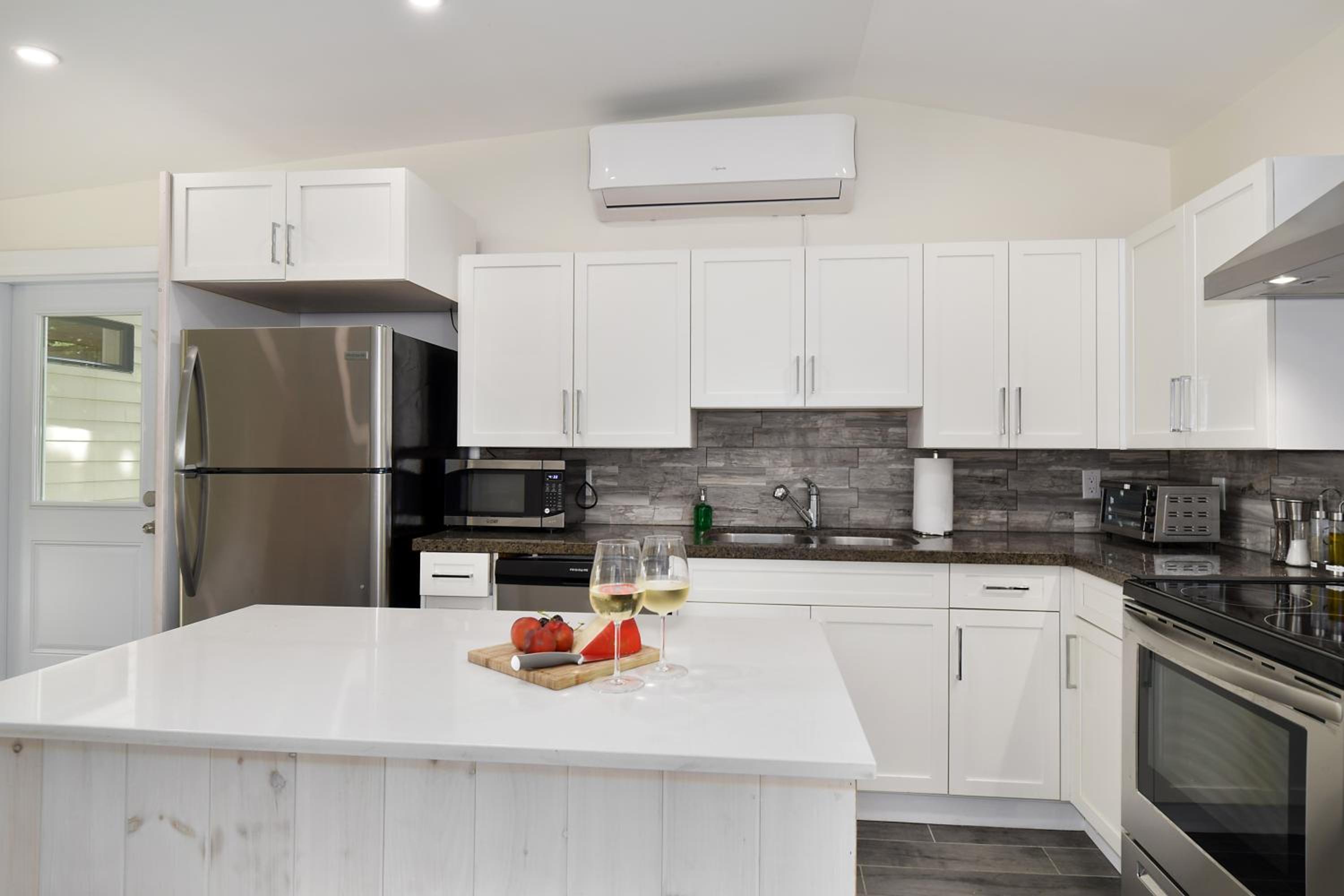 Disconnect From Reality/ River House/Hot Tub/Pet Friendly