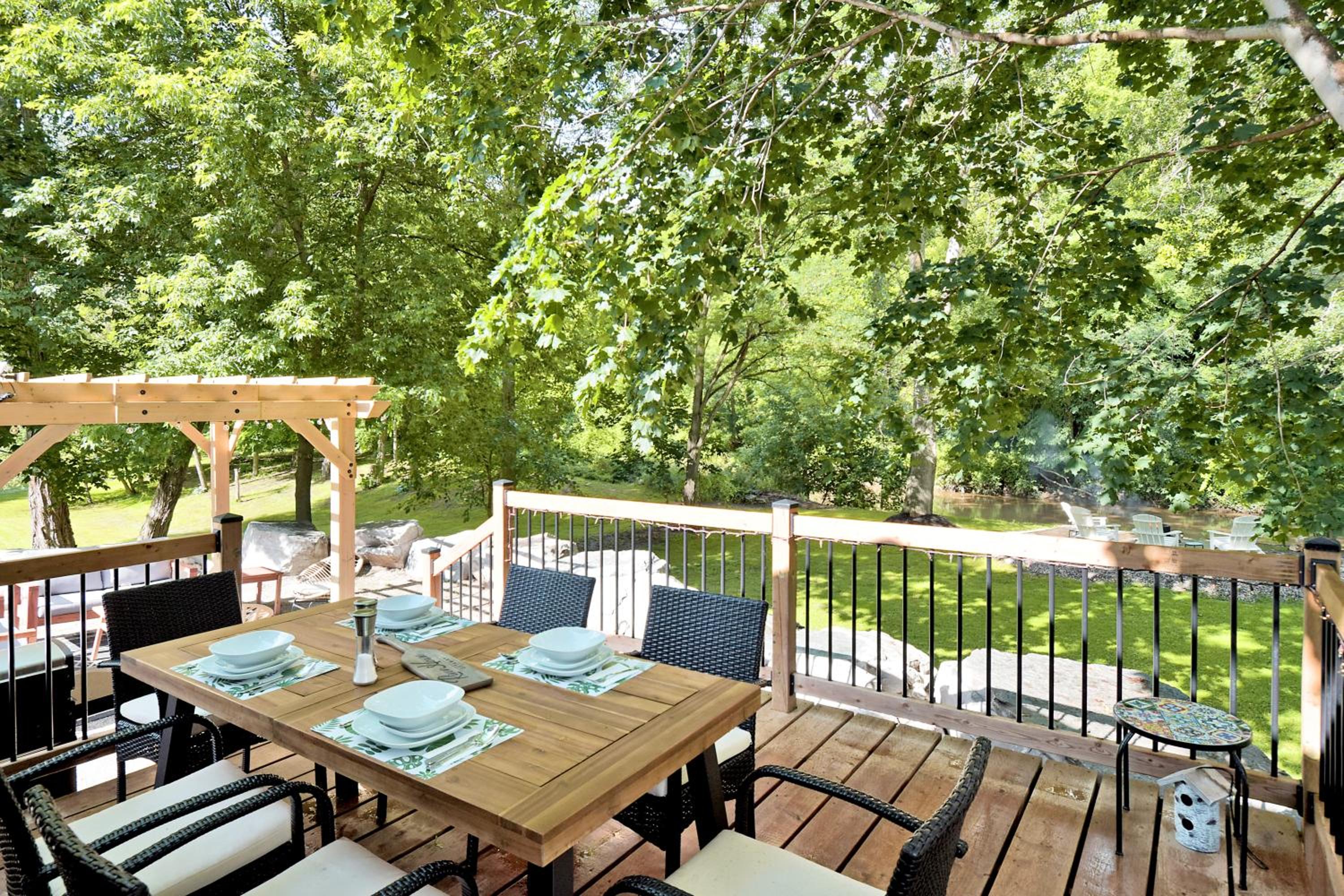 Disconnect From Reality/ River House/Hot Tub/Pet Friendly