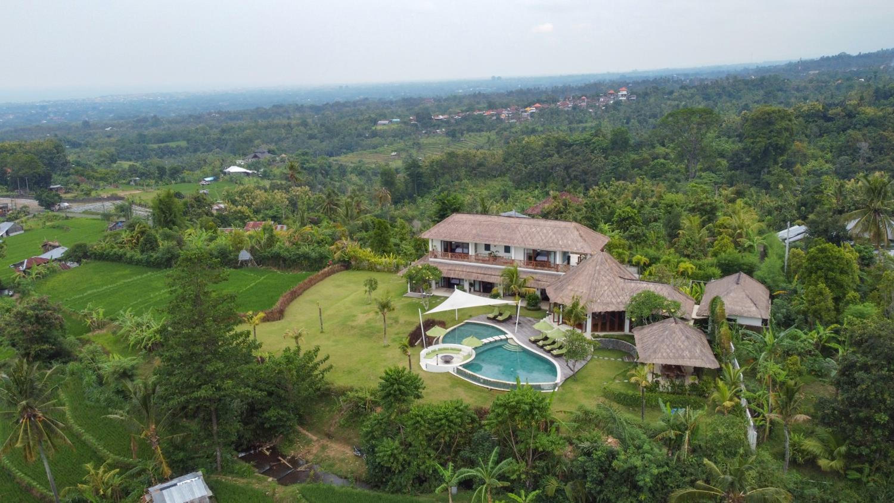 Villa Ravenala - Sumptuous 5BR Luxury Villa 10min away from Lovina in North of Bali view 3