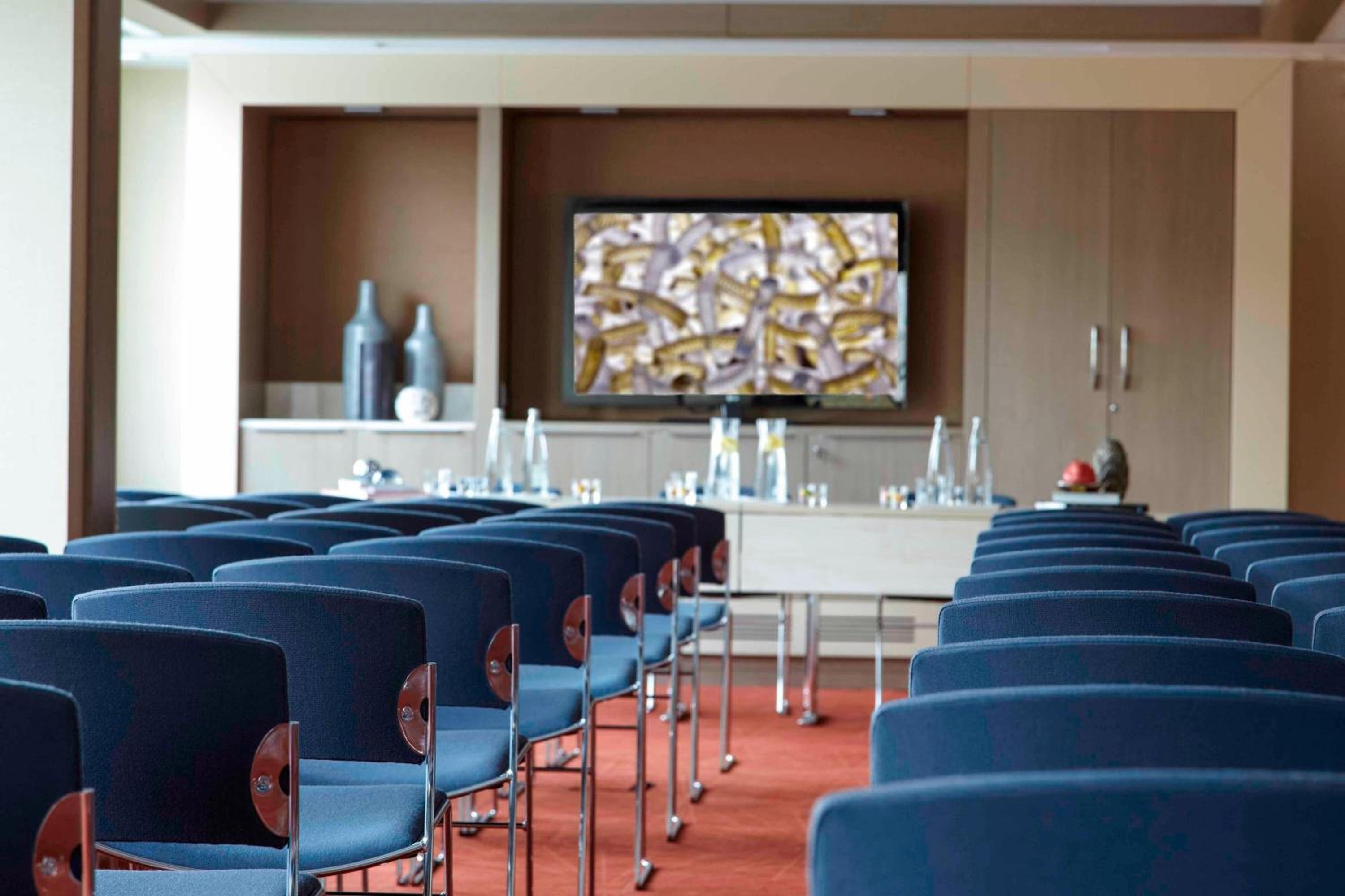 Renaissance İstanbul Polat Bosphorus Otel - Image 20