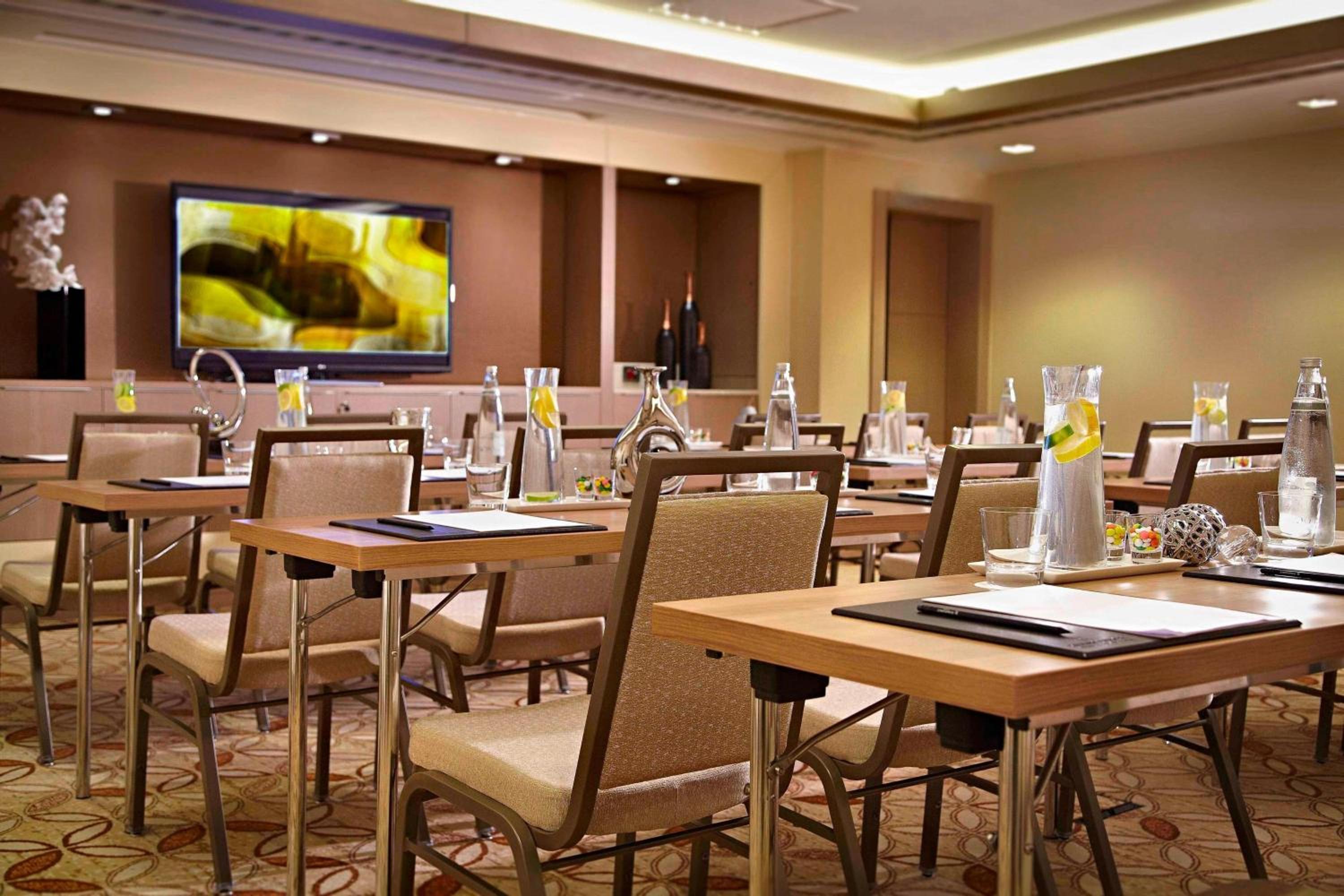 Renaissance İstanbul Polat Bosphorus Otel - Image 18