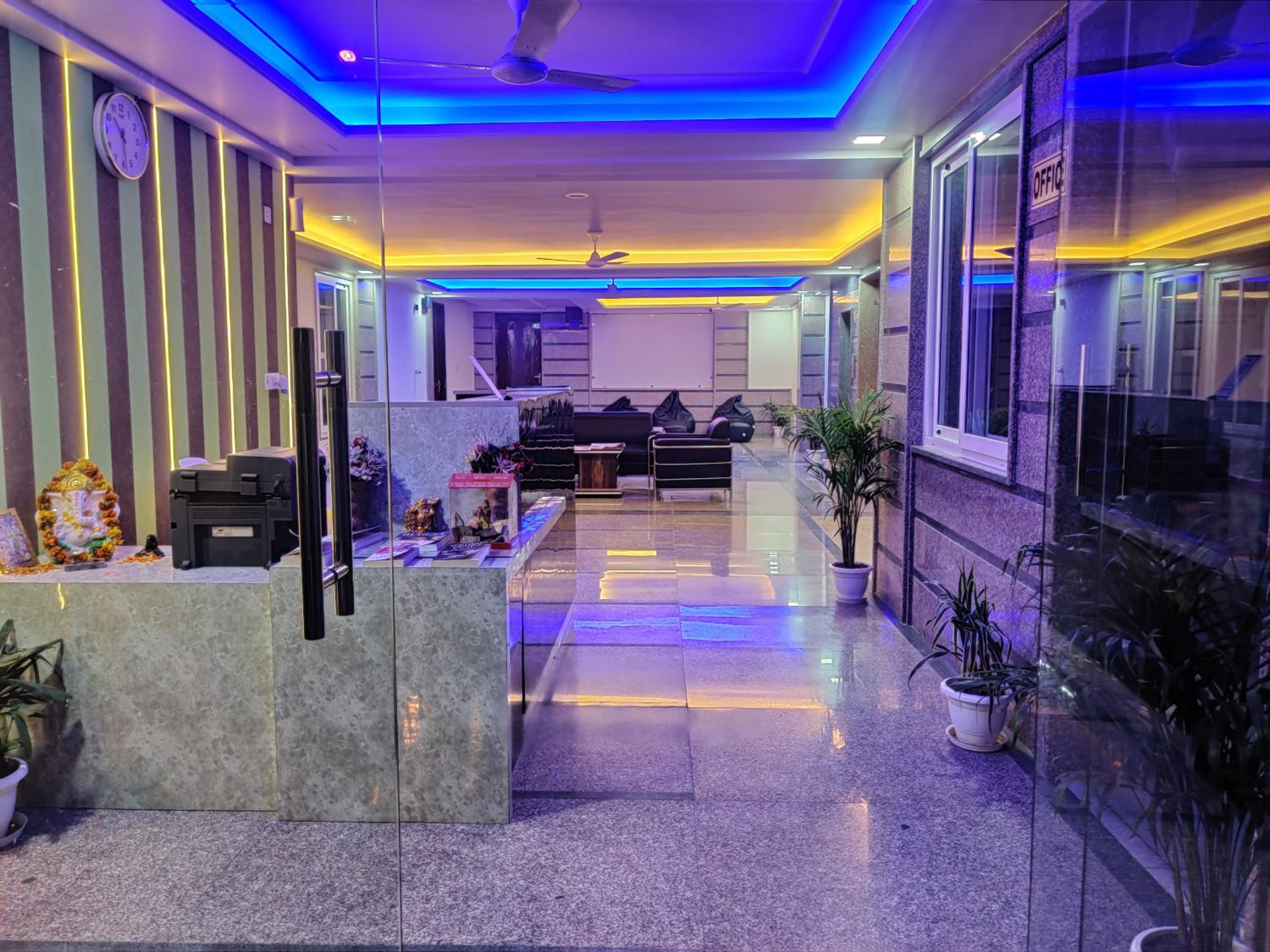 Lobby & Reception