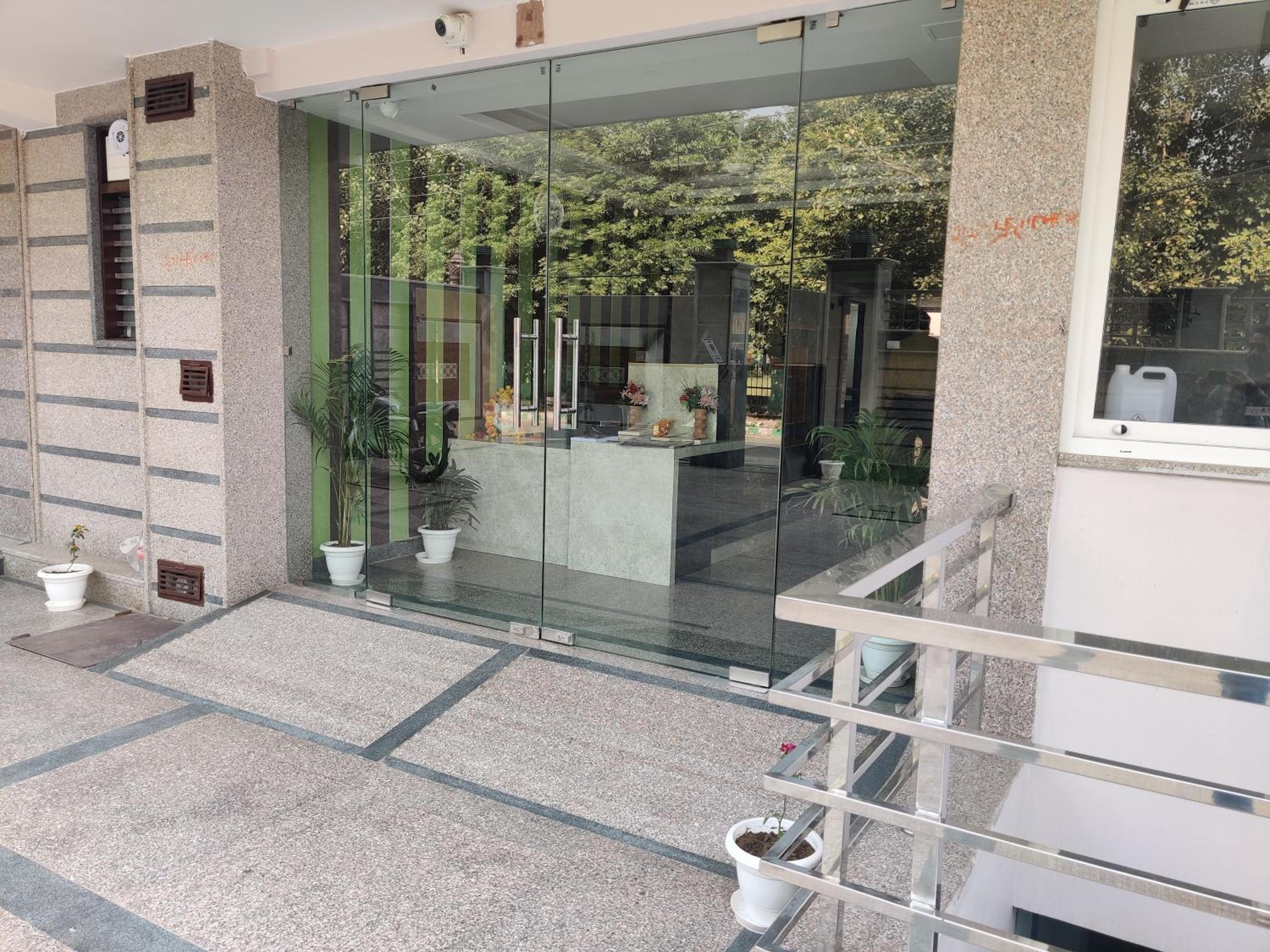 Lobby & Reception