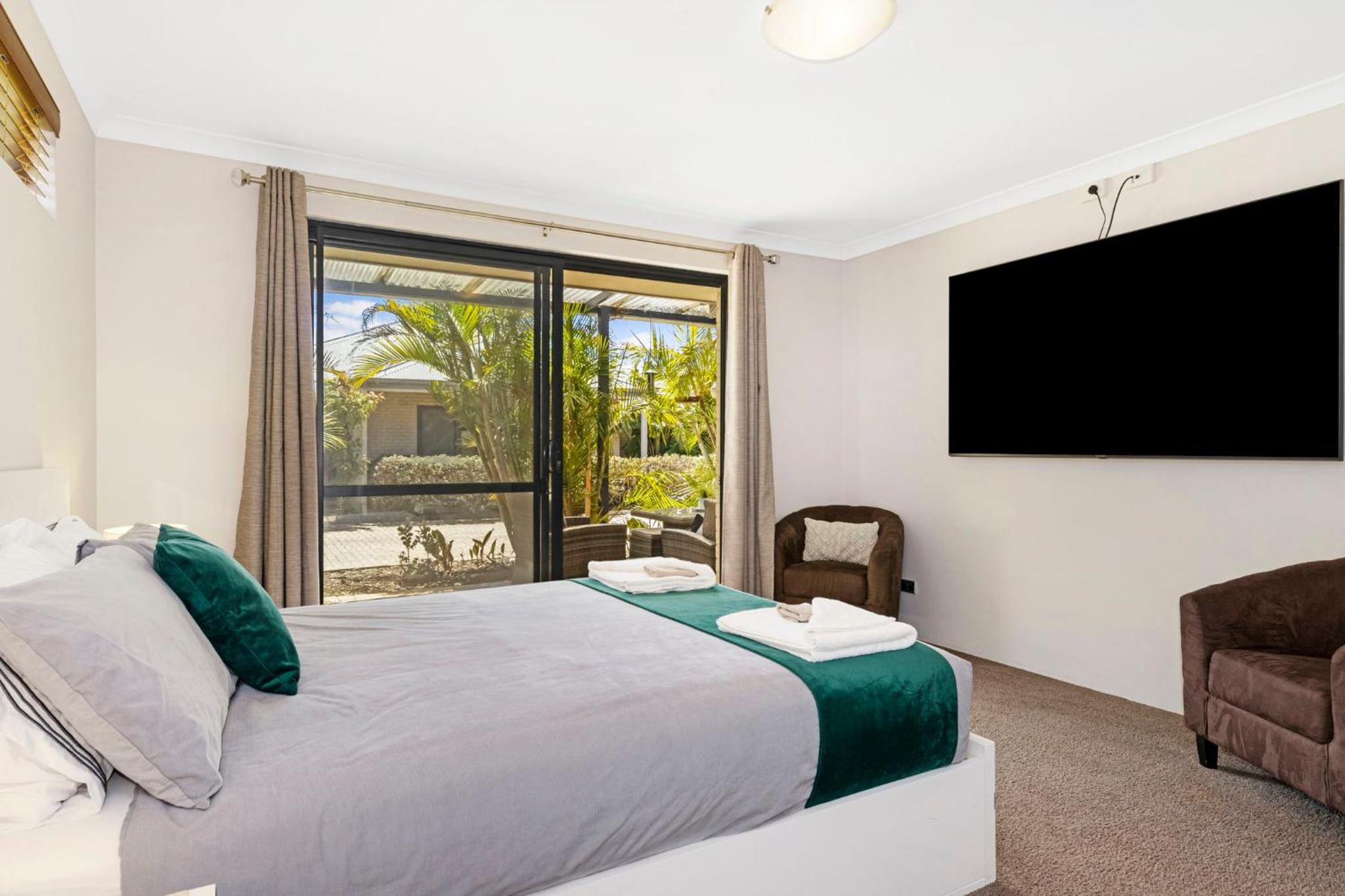 Baudins of Busselton Bed and Breakfast - Adults only