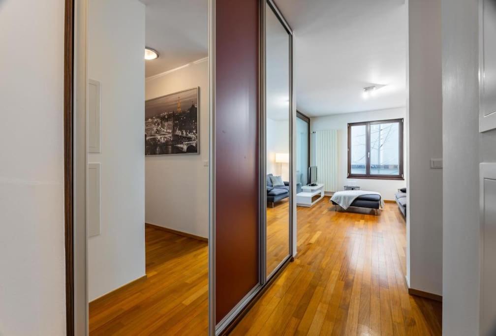 Modern spacious flat with a terrace and a parking