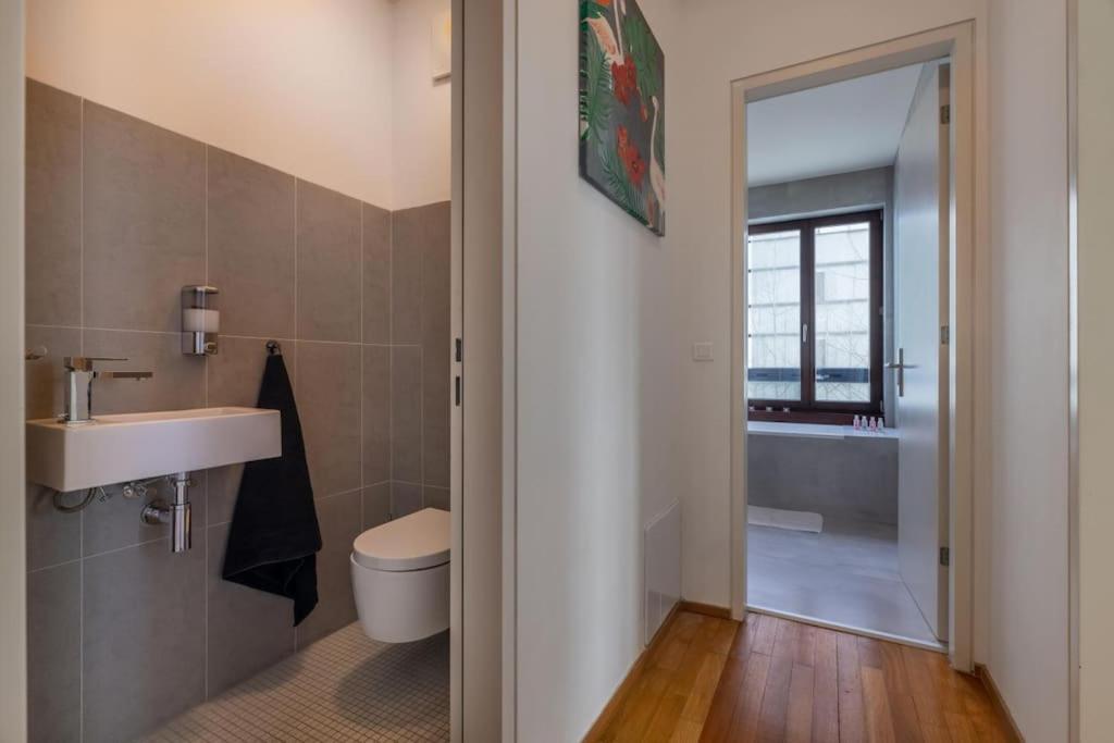 Modern spacious flat with a terrace and a parking
