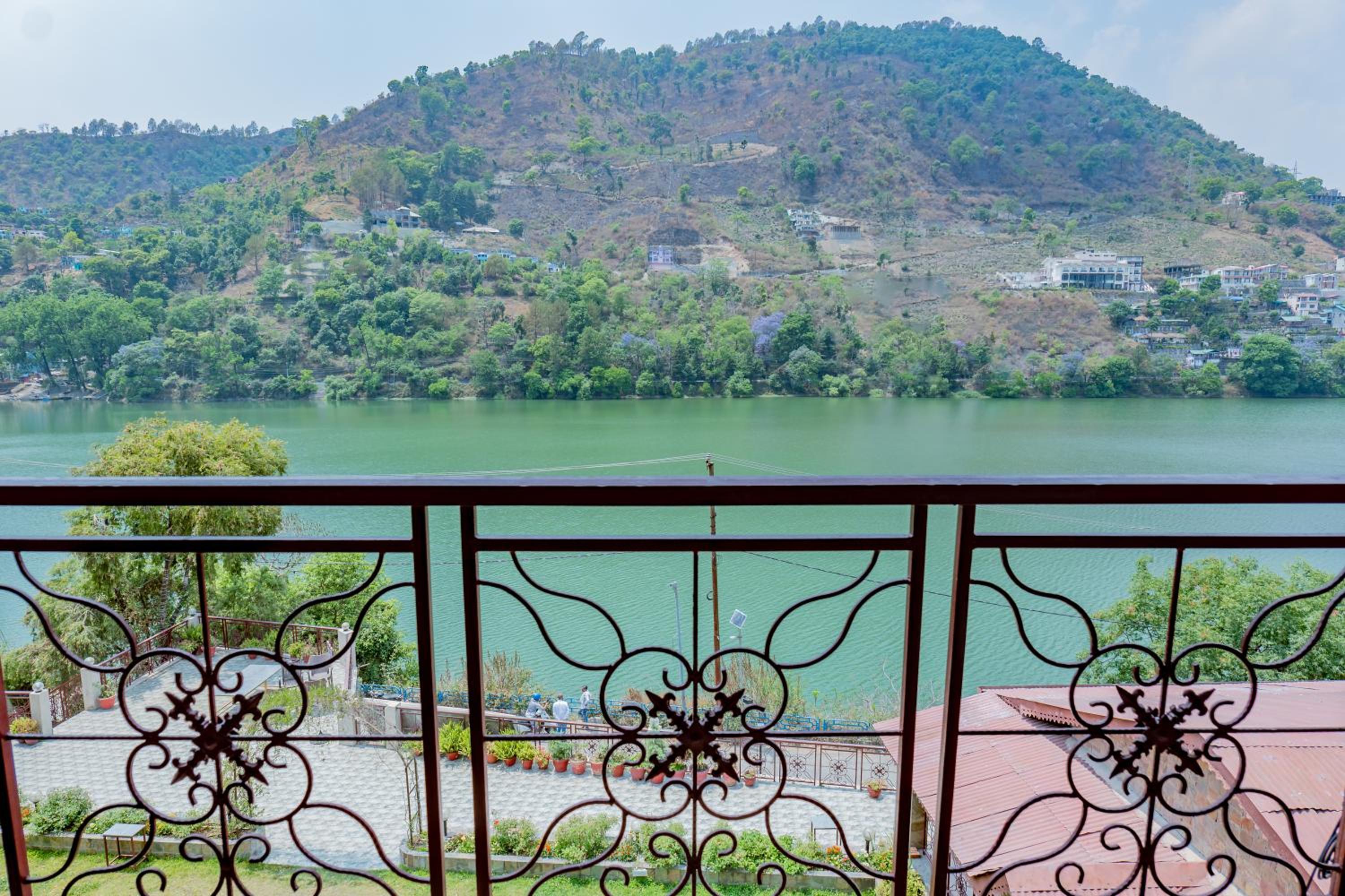 Neelesh Inn - Luxury Lake View Resort with Swimming Pool on Bhimtal Lake
