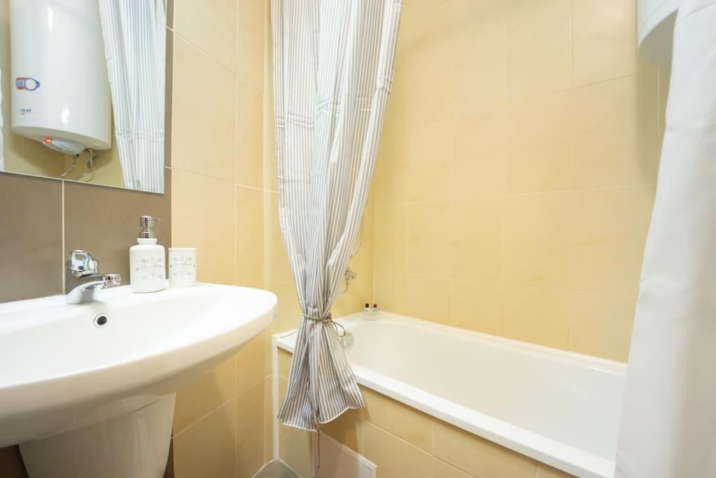 Hidden Gem with 1BR and amazing view
