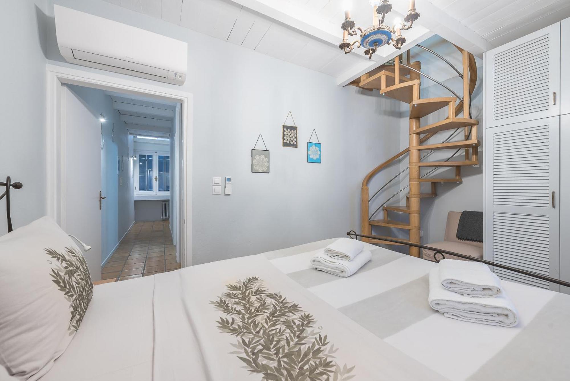 Athenian Niche in Plaka Villa by Athenian Homes