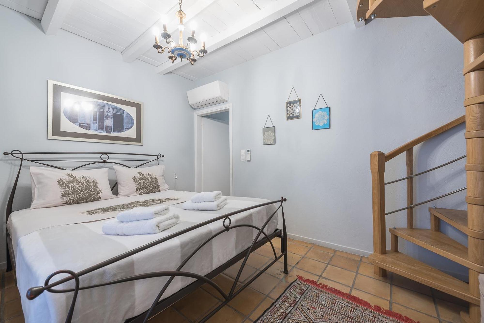 Athenian Niche in Plaka Villa by Athenian Homes