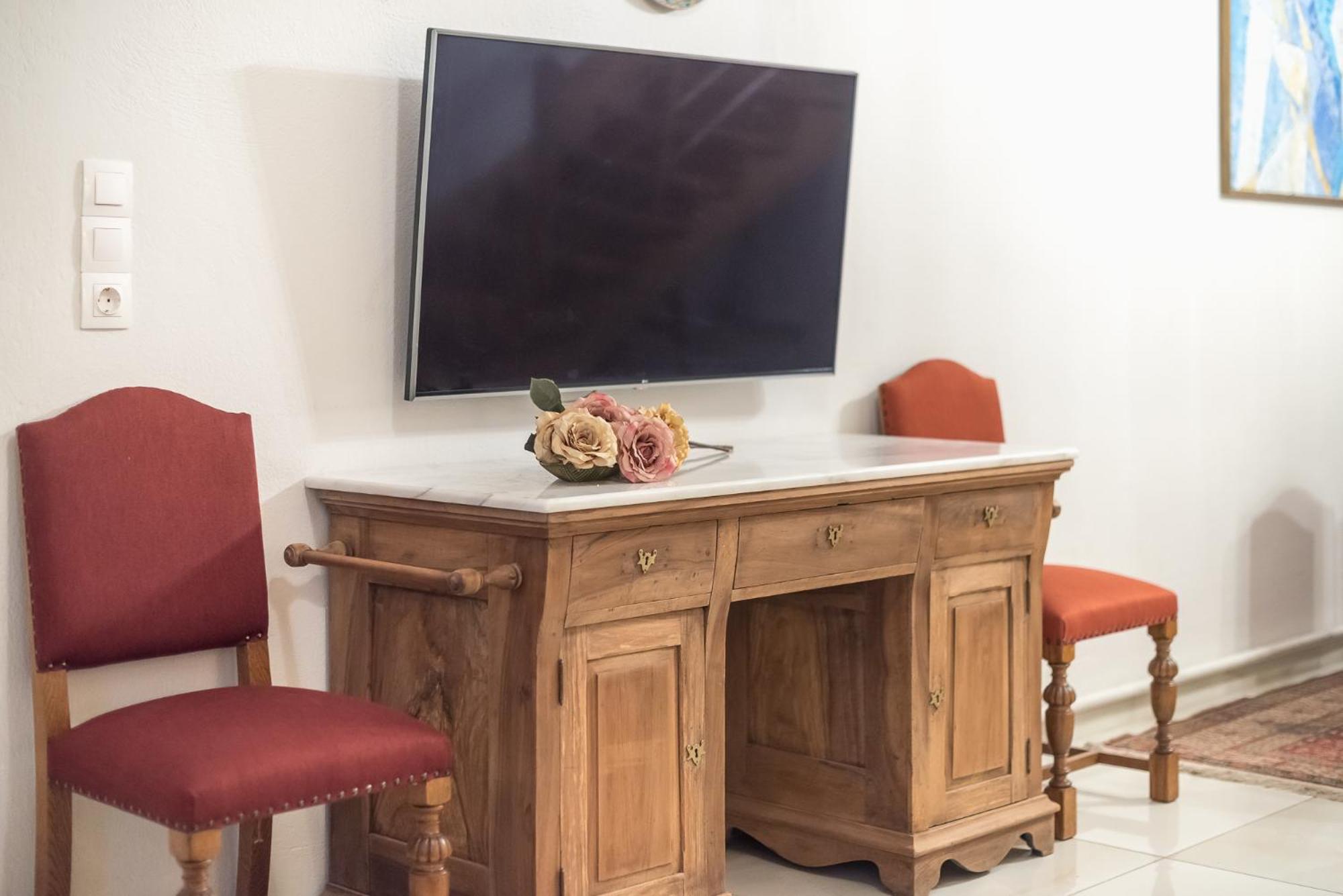 Athenian Niche in Plaka Villa by Athenian Homes