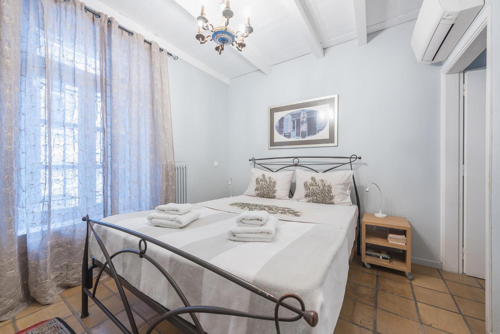 Athenian Niche in Plaka Villa by Athenian Homes