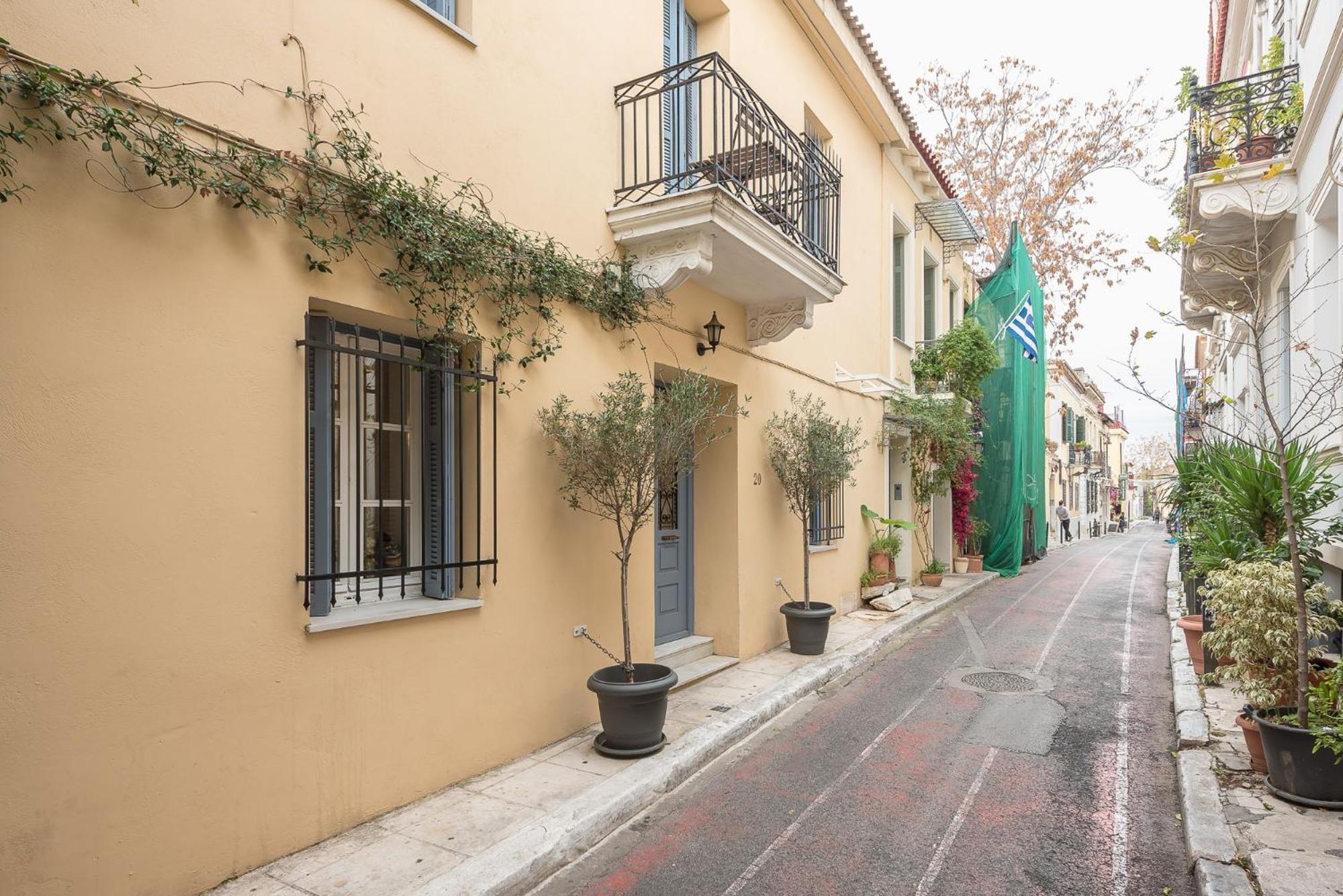 Athenian Niche in Plaka Villa by Athenian Homes