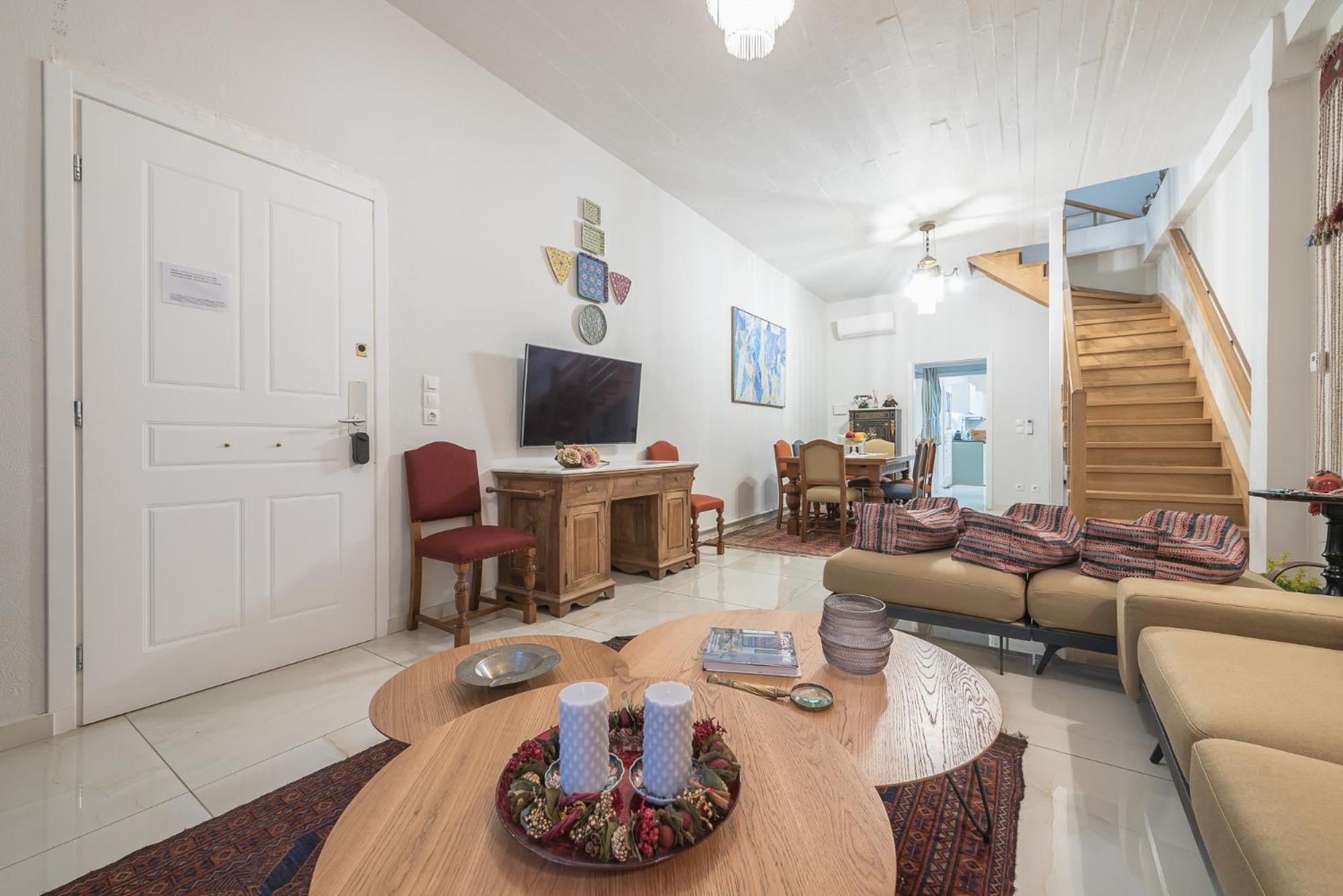 Athenian Niche in Plaka Villa by Athenian Homes