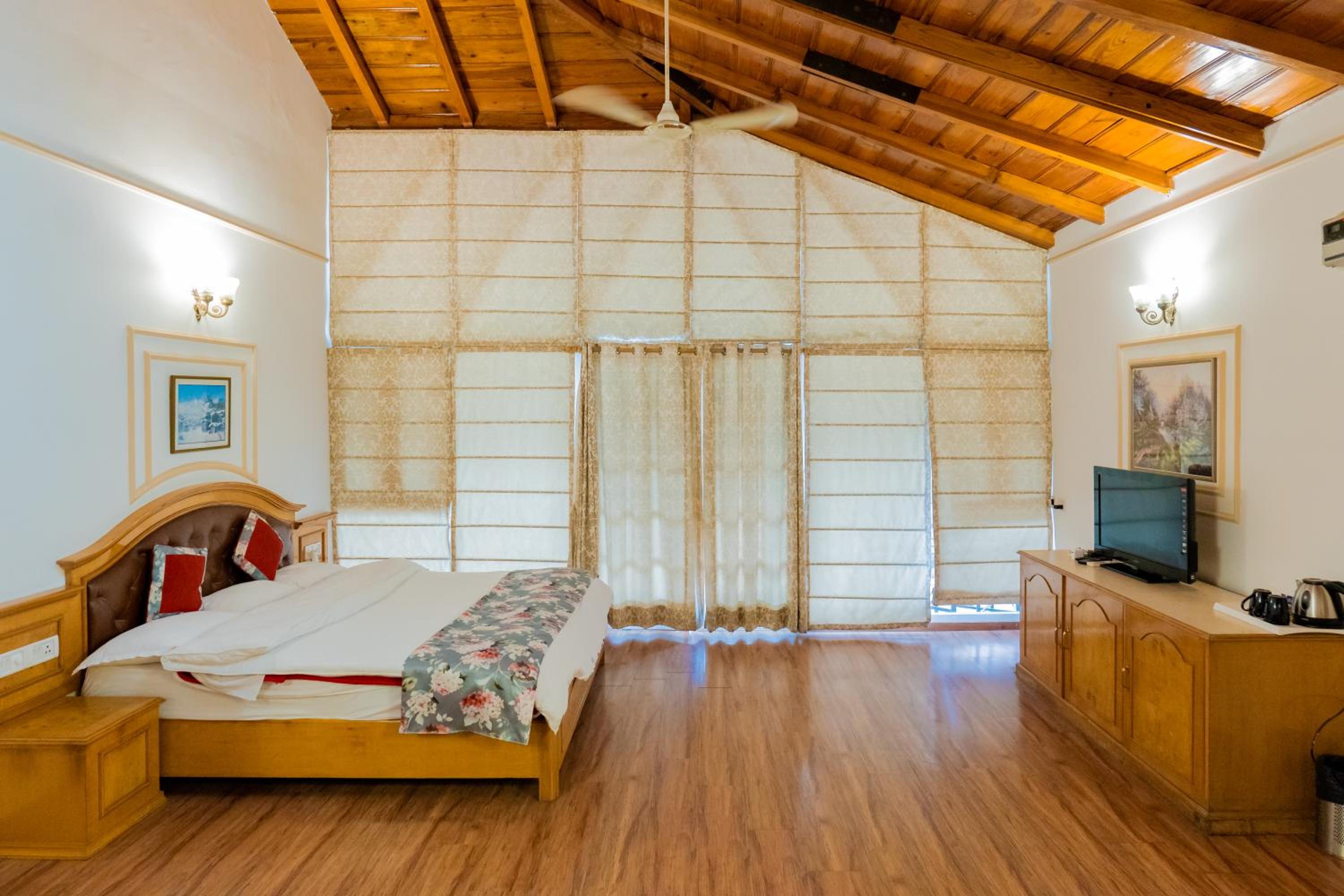 Neelesh Inn - Luxury Lake View Resort with Swimming Pool on Bhimtal Lake
