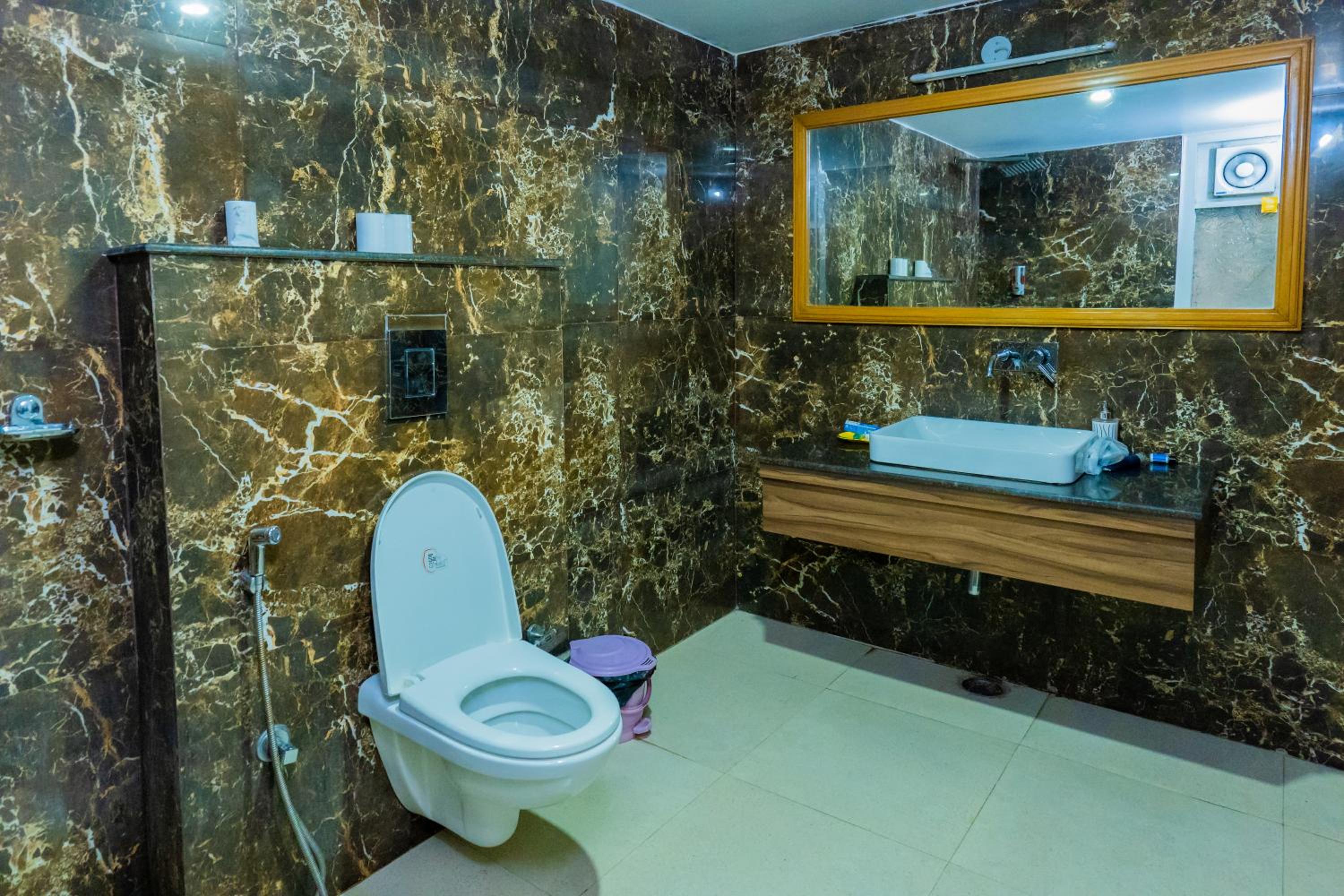 Neelesh Inn - Luxury Lake View Resort with Swimming Pool on Bhimtal Lake