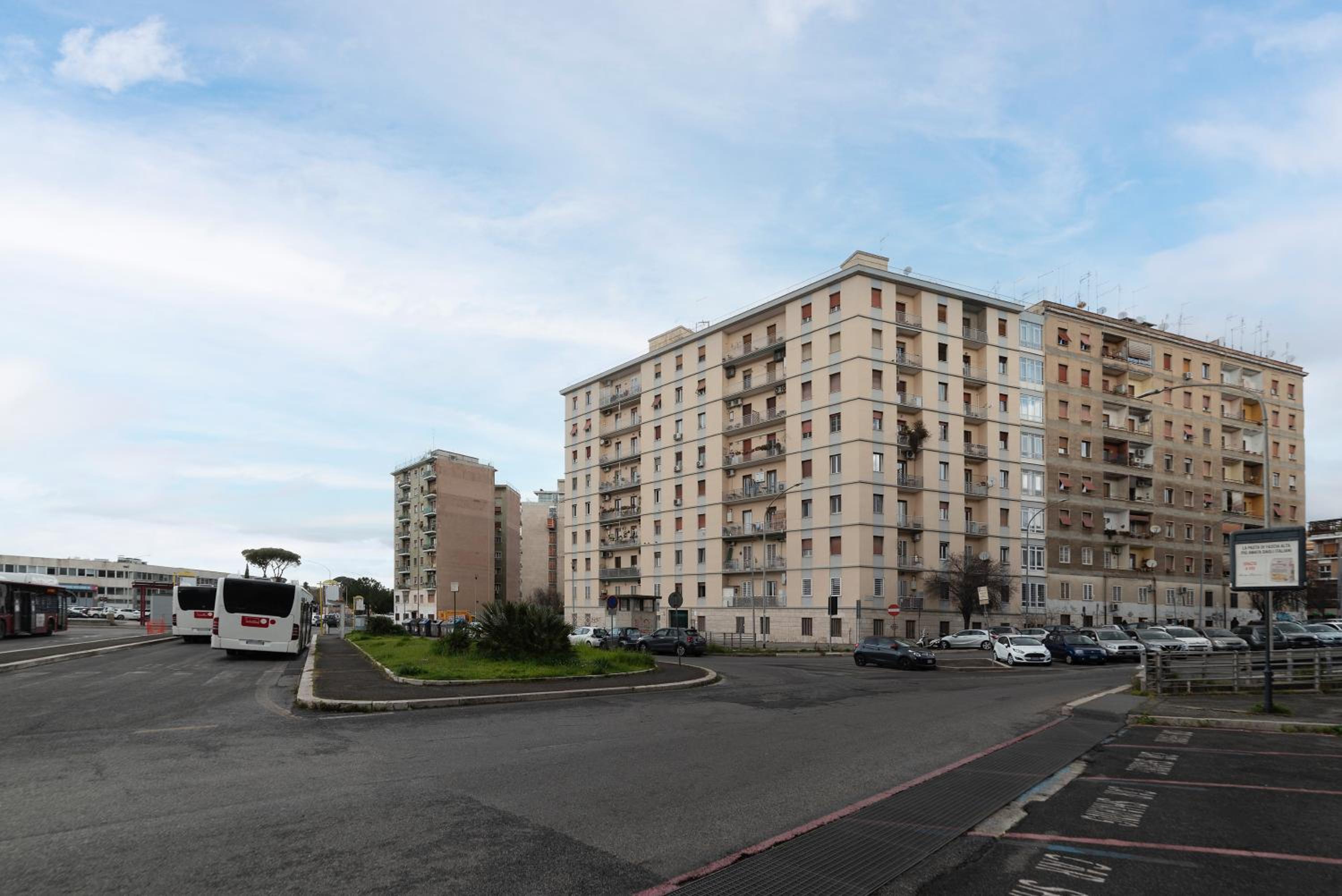 GuestHost - Sunny Apartment Piramide
