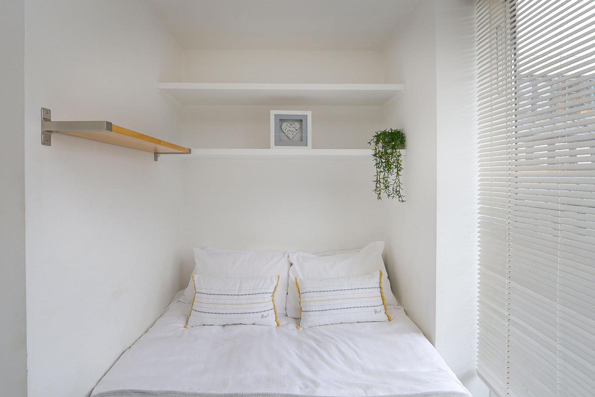 2-bed 2-bath flat around the corner from Portobello Market