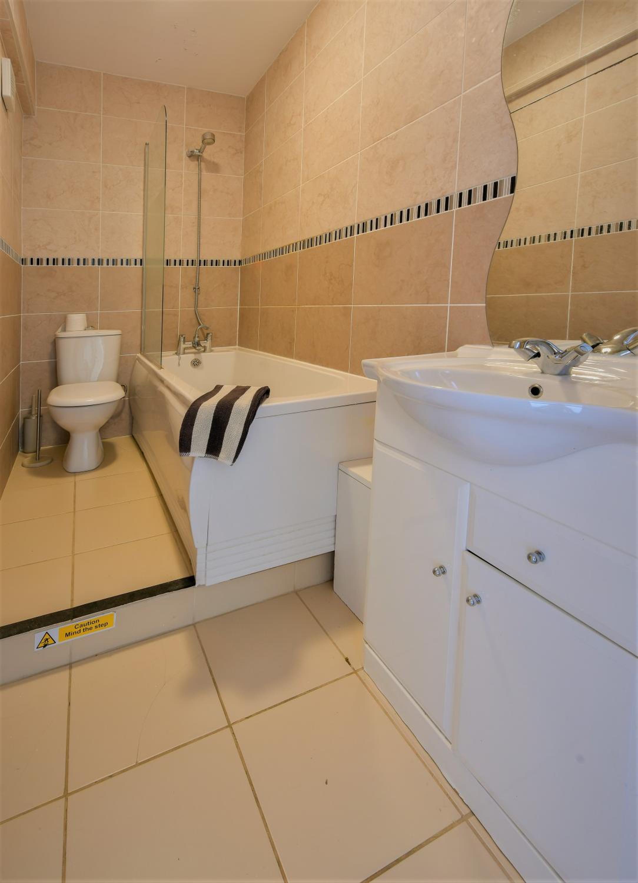 Annexe with Courtyard & Hot Tub Option view 5