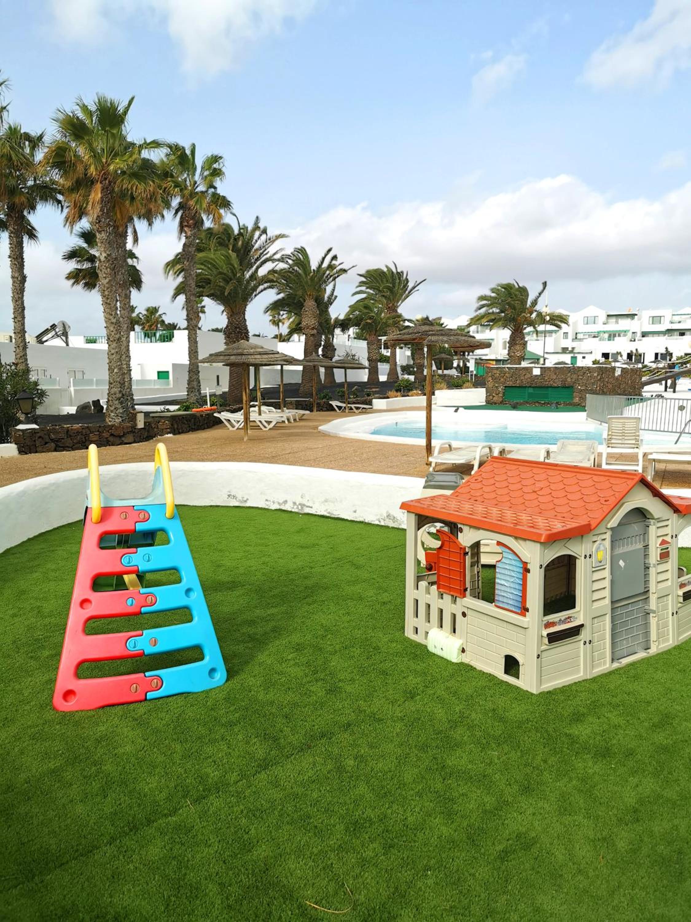 Calypso, apartamento completo con vistas al mar y a la piscina en Costa Teguise view 4