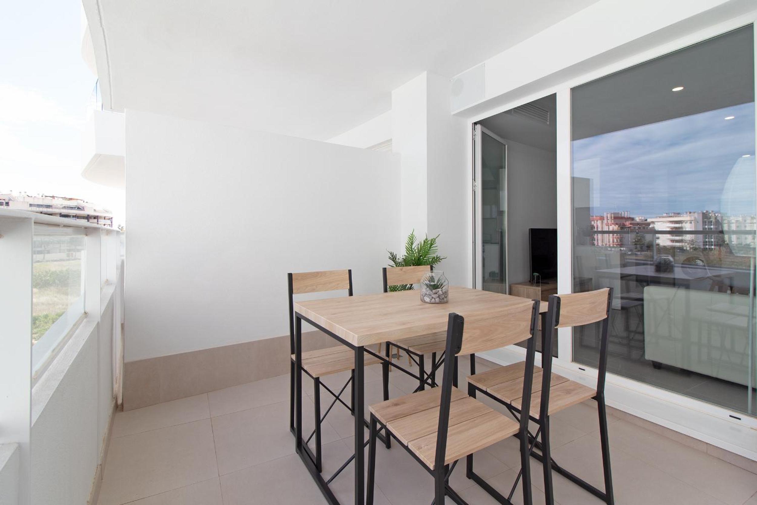 Global Properties, Apartamento con terraza y vistas a la piscina en Gran Canet photo 2