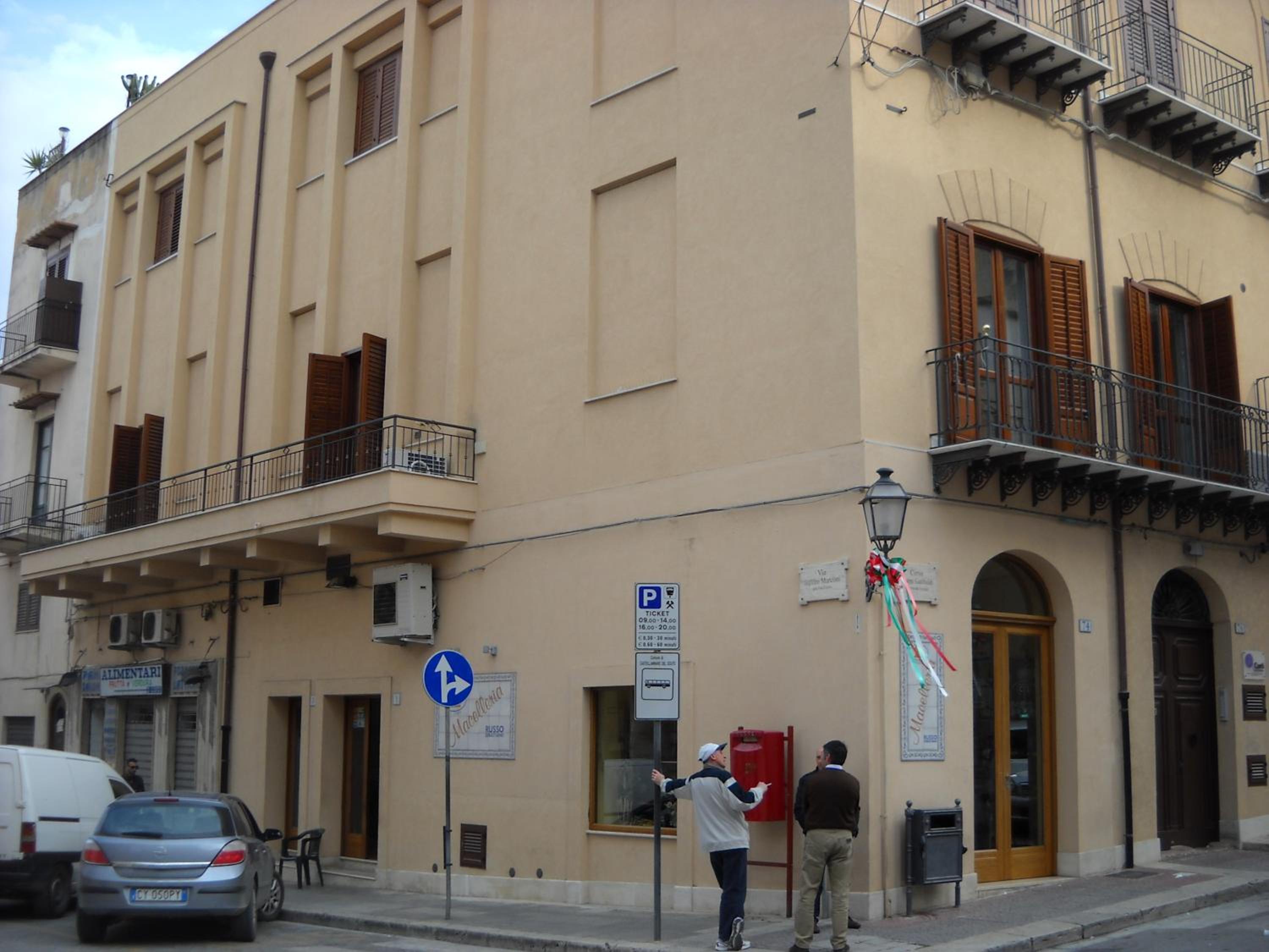 Marconi e Garibaldi 76 apartment view 2