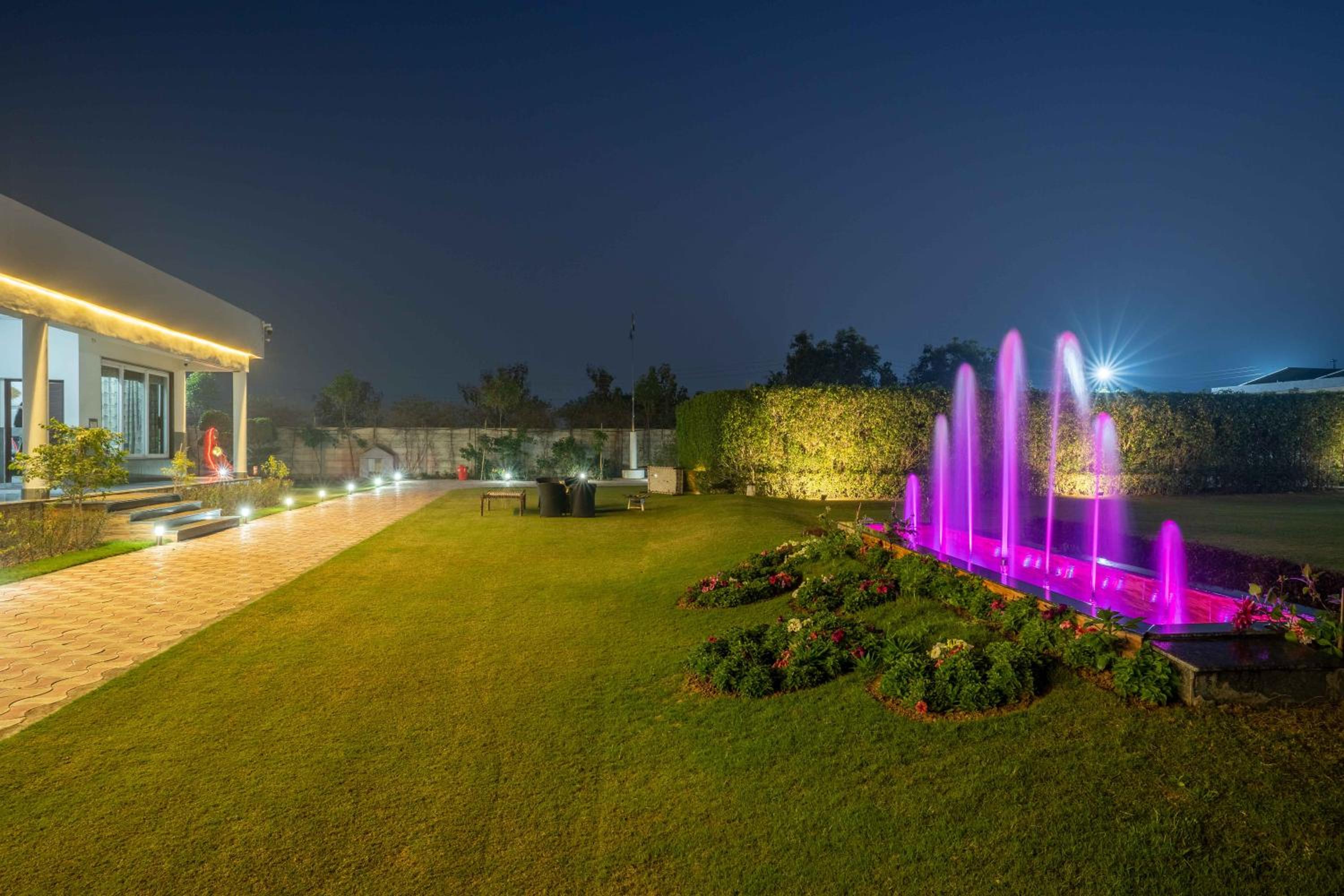 Luxury Farmhouse Stay, Pure Vegetarian- Santushti Farm, NCR view 3