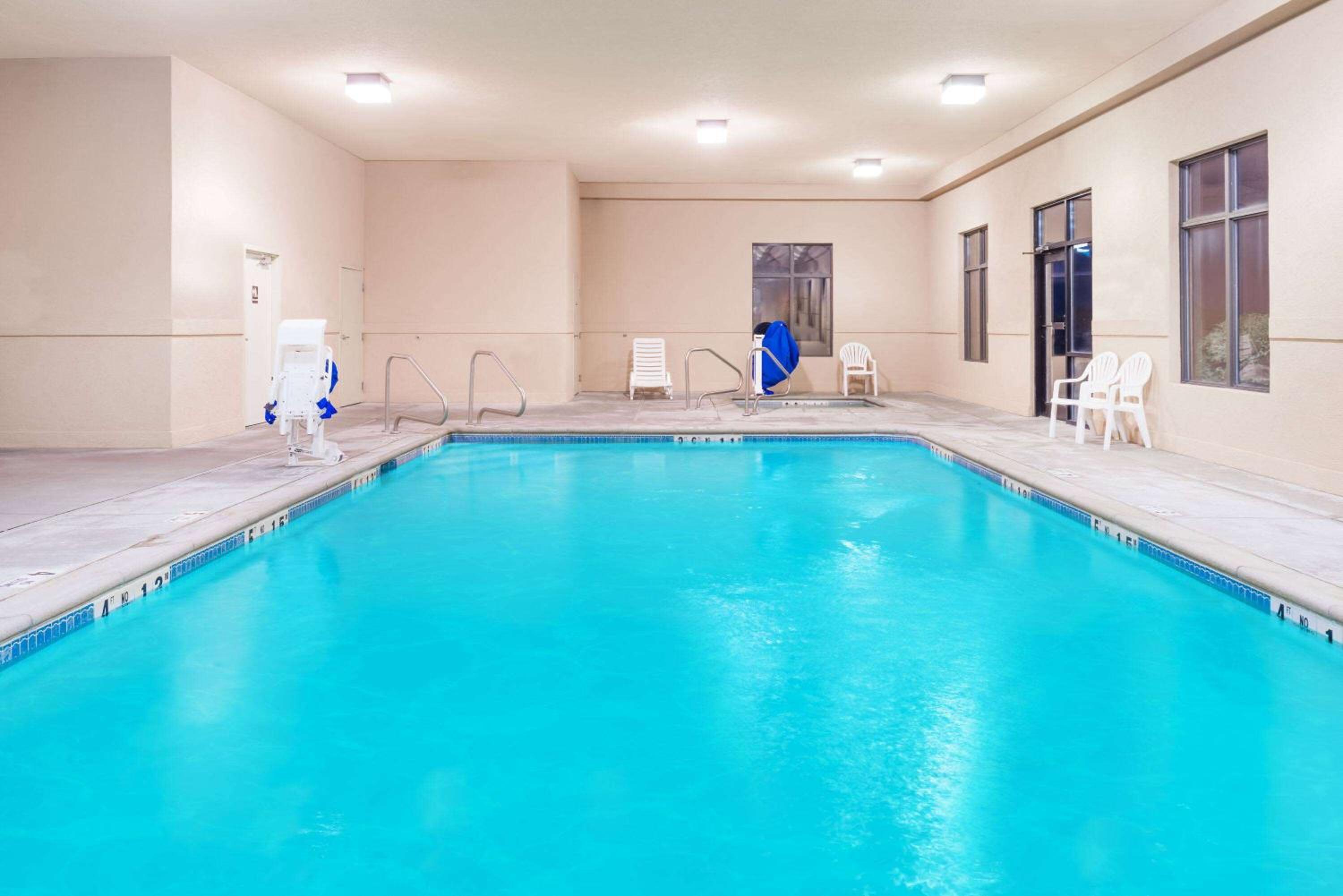 Columbia Vacations - Super 8 by Wyndham Columbia East - Property Image 21