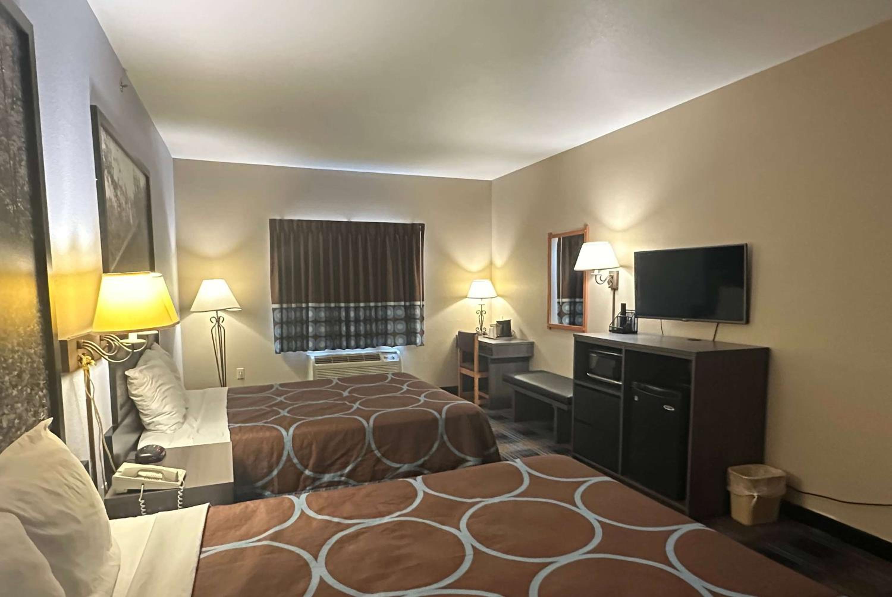 Columbia Vacations - Super 8 by Wyndham Columbia East - Property Image 33