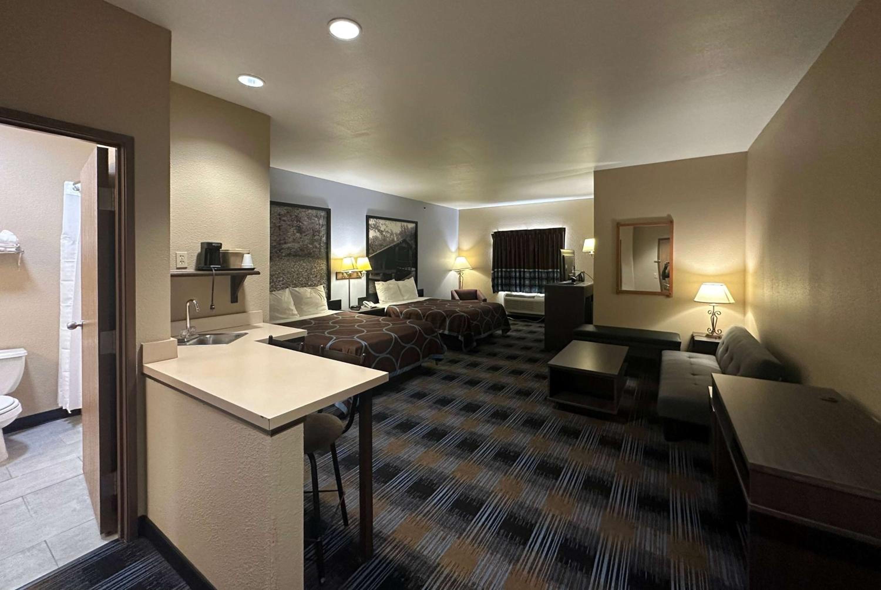 Columbia Vacations - Super 8 by Wyndham Columbia East - Property Image 35