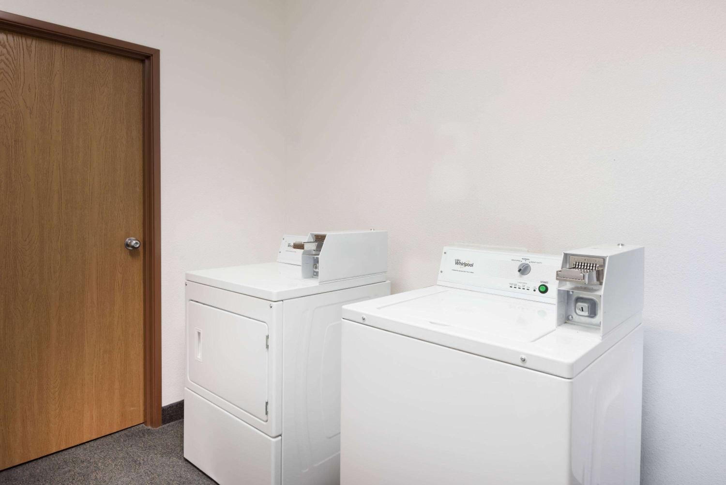 Columbia Vacations - Super 8 by Wyndham Columbia East - Property Image 2