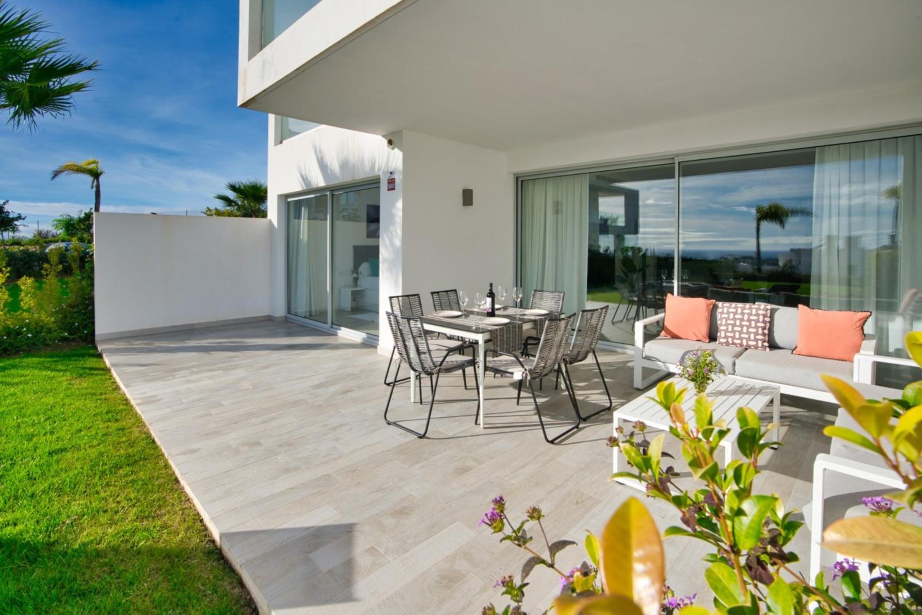 Al-1604 Ground Floor Apartment Alcazaba Lagoon Resort view 3