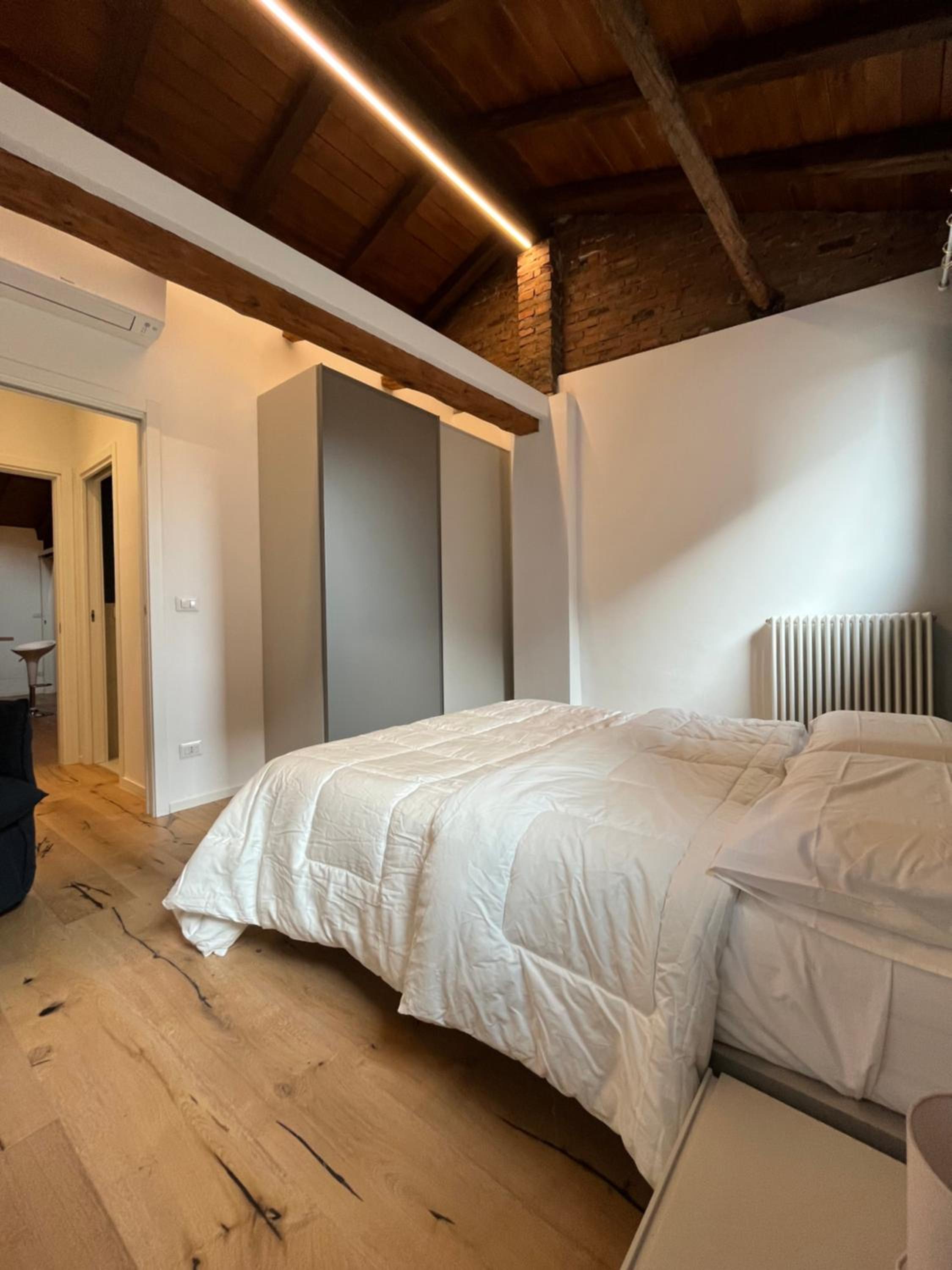 Appartamento Elegante con 2 Camere nel Centro Storico di Bologna view 2