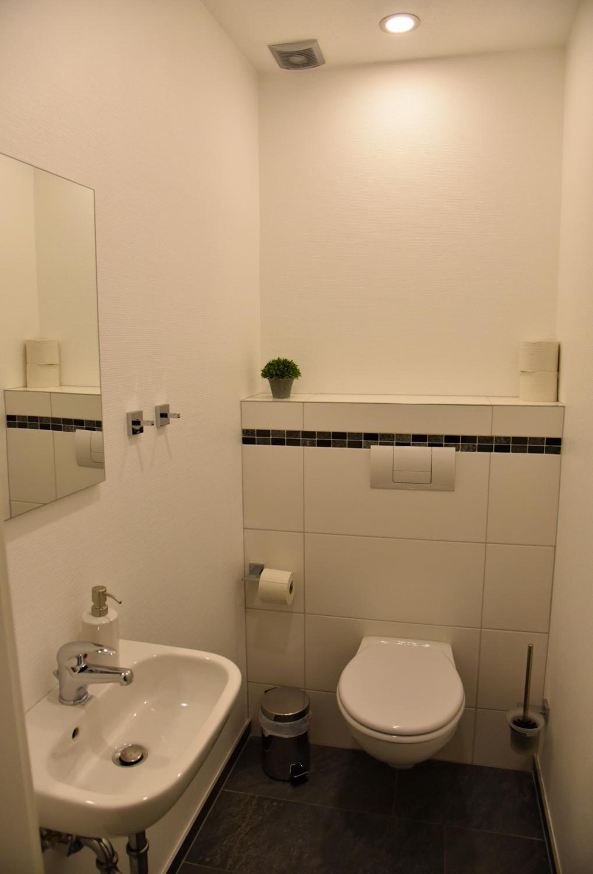Am Schloss 15 en Schwerin — bathroom