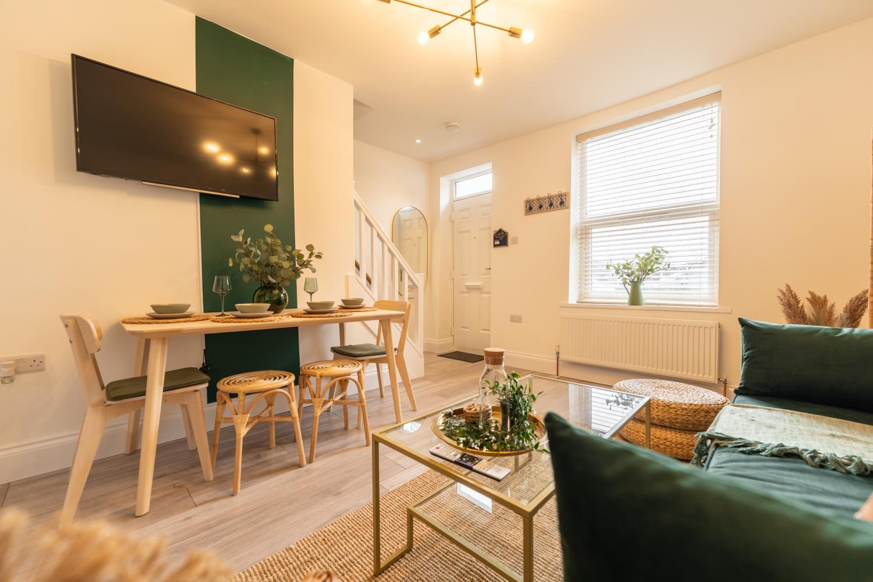 Peaceful Returns - 2 Bed House Near Roundhay Park view 5
