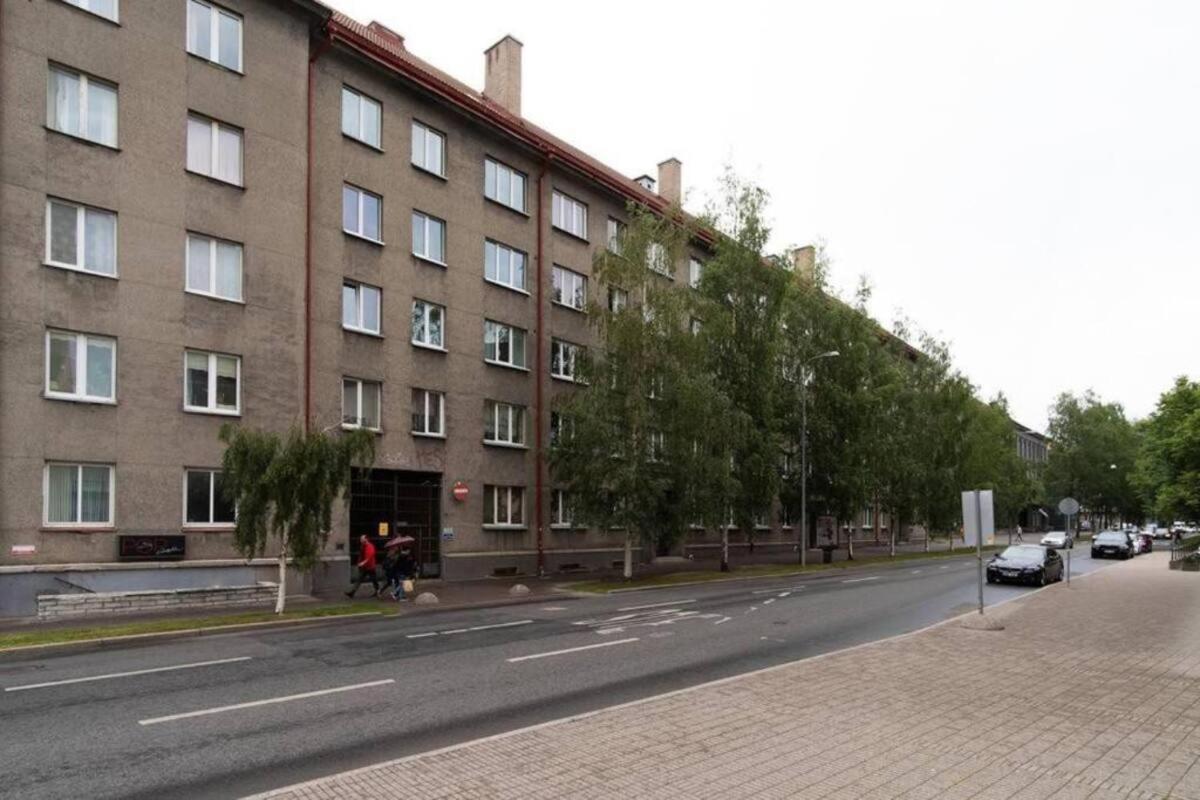 City Center Huge 3-Bedroom Apartment view 5