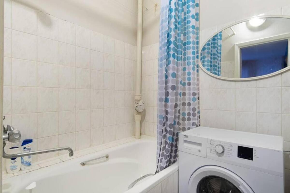 City Center Huge 3-Bedroom Apartment view 2