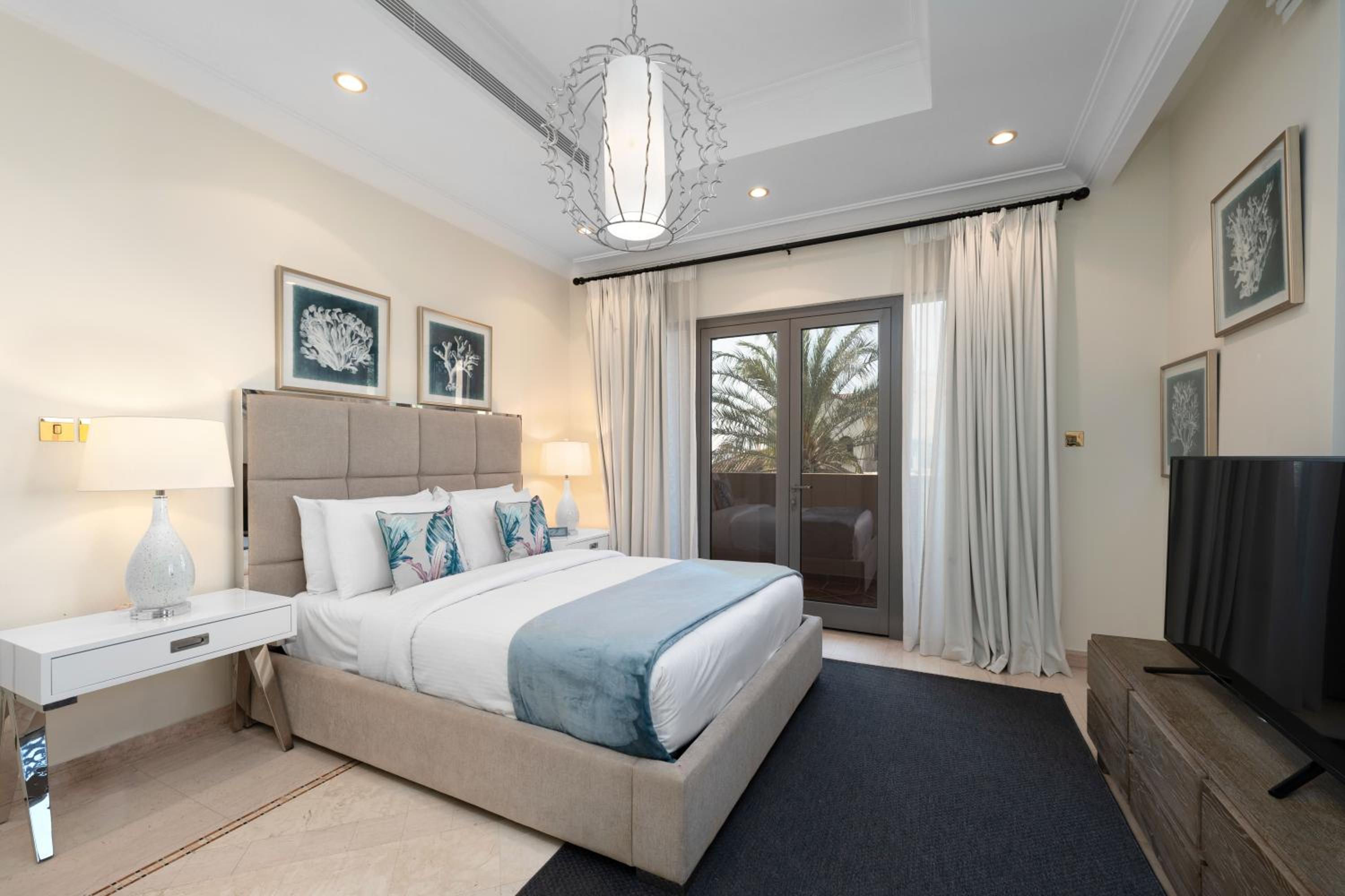 Maison Privee - Exclusive Villa with Private Pool, Garden & Beach