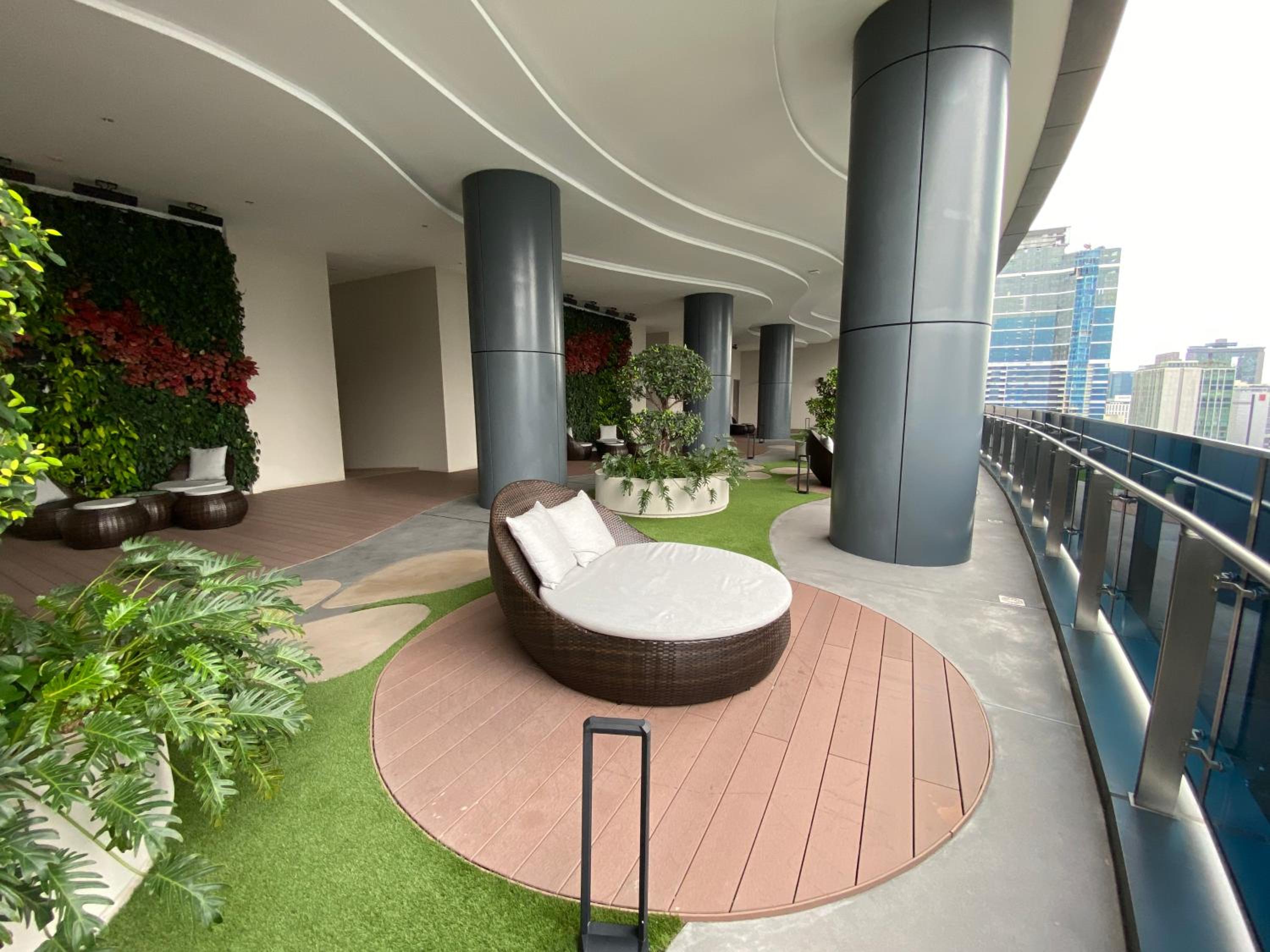 Amazing KLCC SKY view infinity pool Eaton Residences Suites