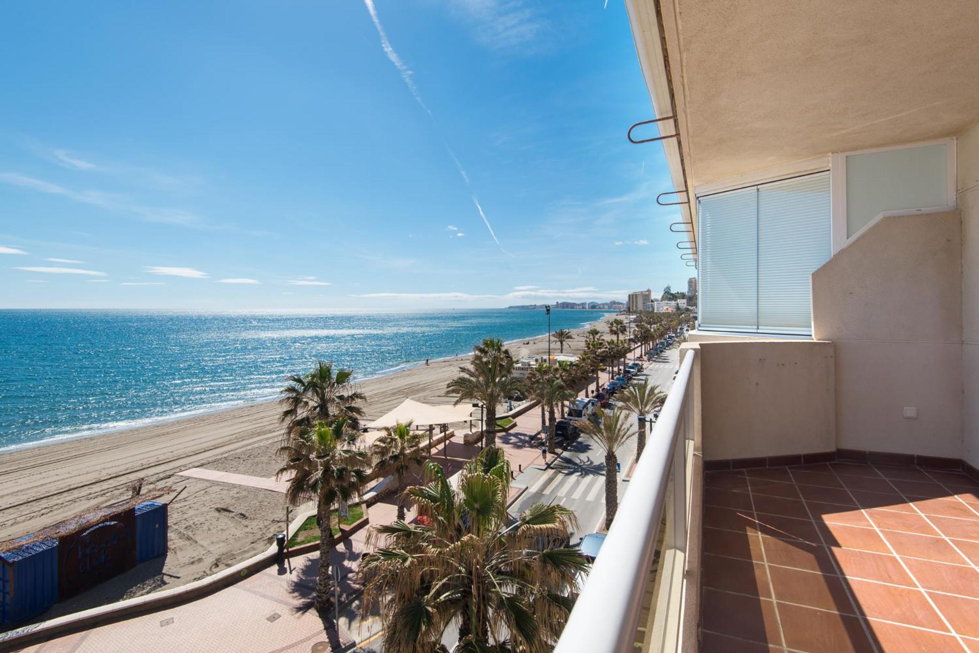 PRIVILEGE OF THE SEA, 1st Line Carvajal Beach- Fuengirola 3rd floor view 2