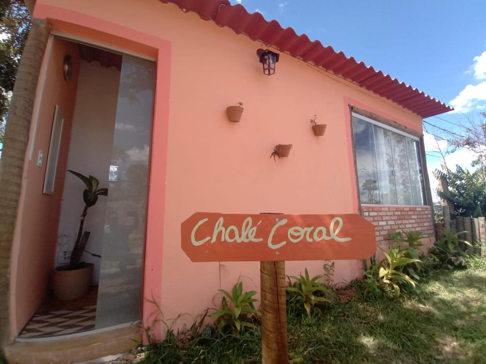 Chalé charmoso e aconchegante, pertinho da cidade.